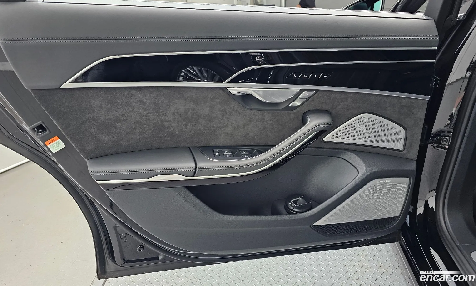Audi A8 2019 WAUZZZF8XLN002387 — 32