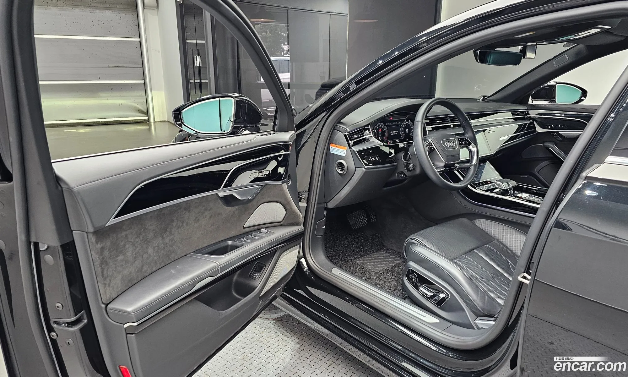 Audi A8 2019 WAUZZZF8XLN002387 — 23