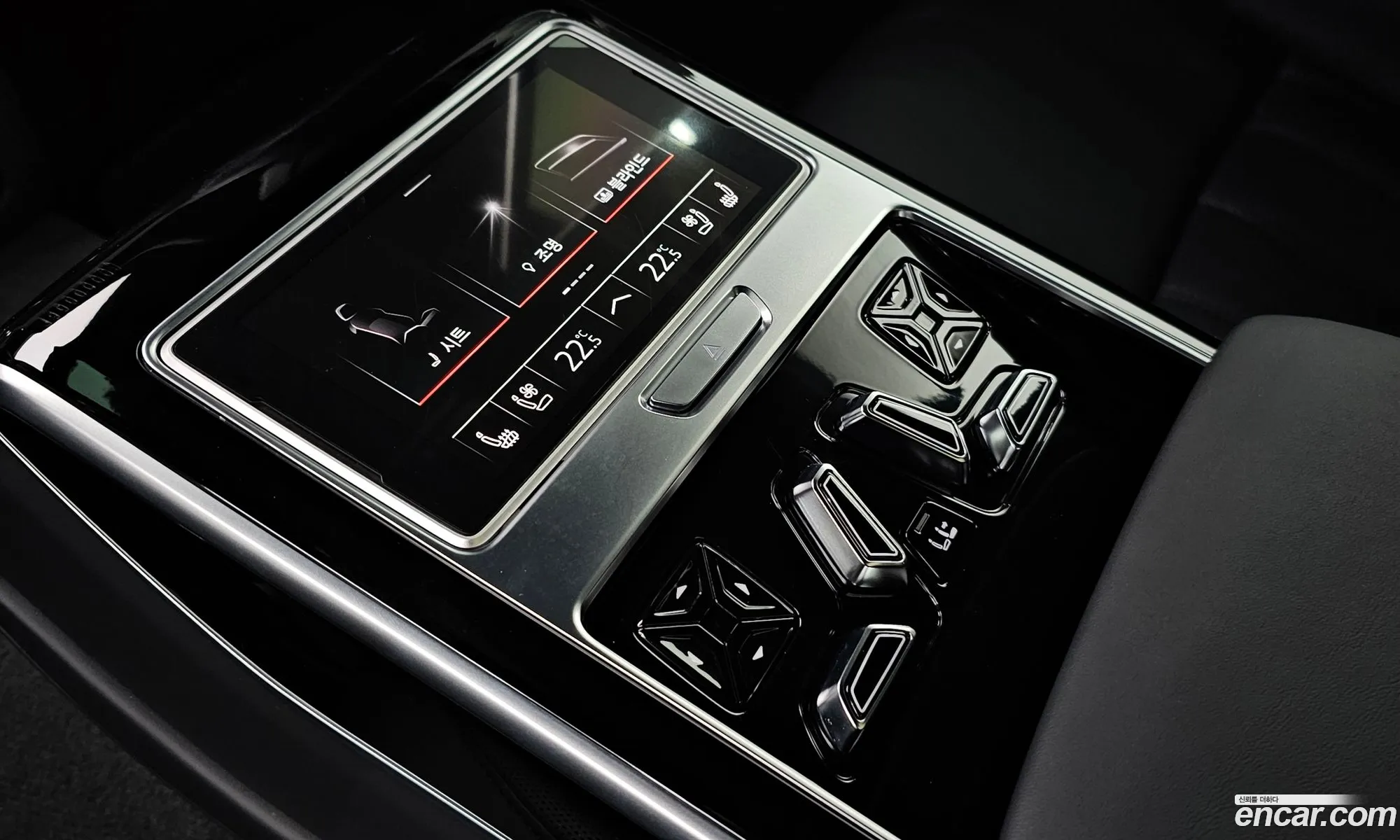 Audi A8 2019 WAUZZZF8XLN002387 — 18
