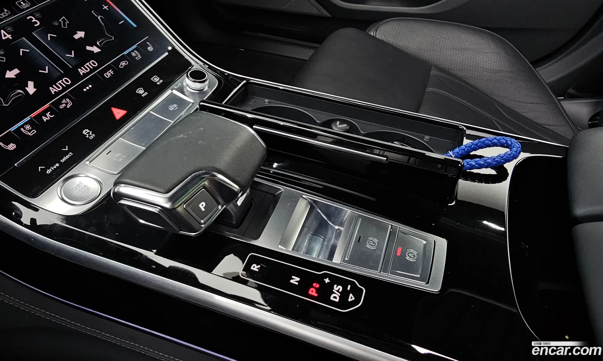 Audi A8 2019 WAUZZZF8XLN002387 — 17
