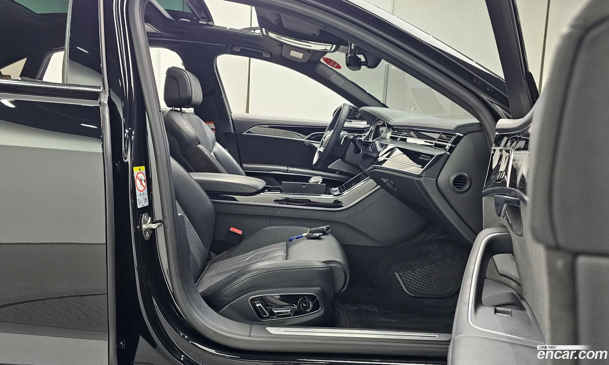 Audi A8 2019 WAUZZZF8XLN002387 — 20