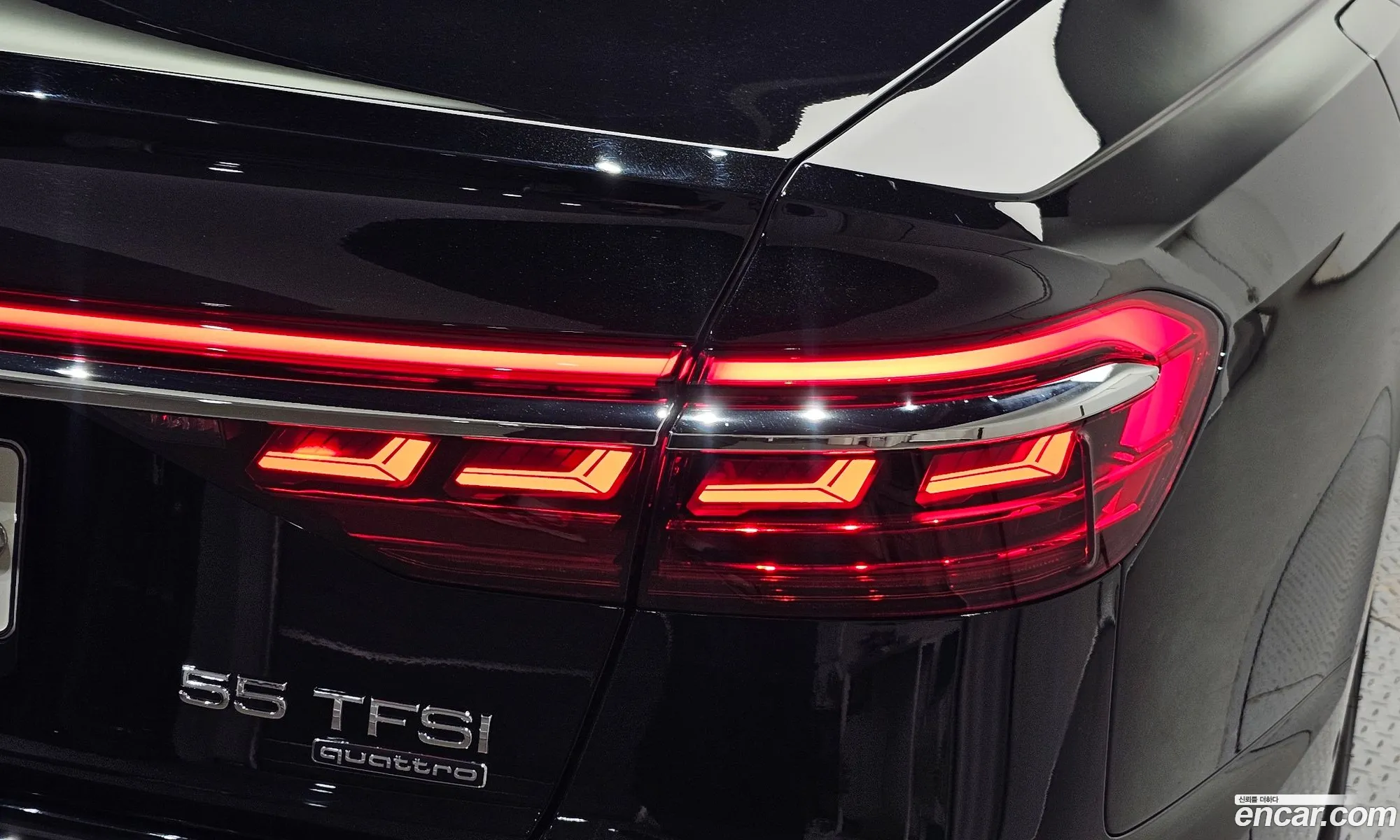 Audi A8 2019 WAUZZZF8XLN002387 — 3