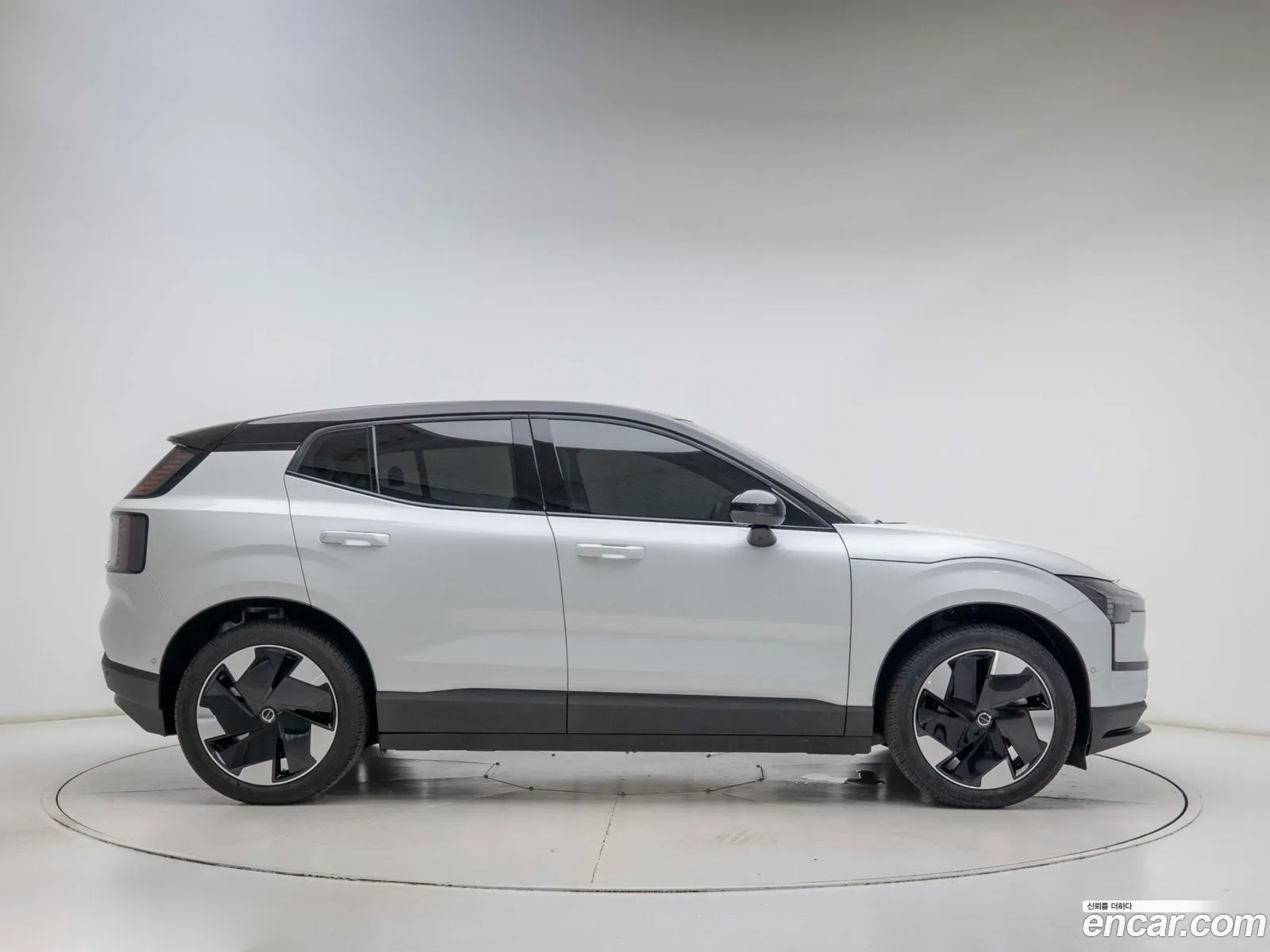 Volvo EX30 2025 — 17