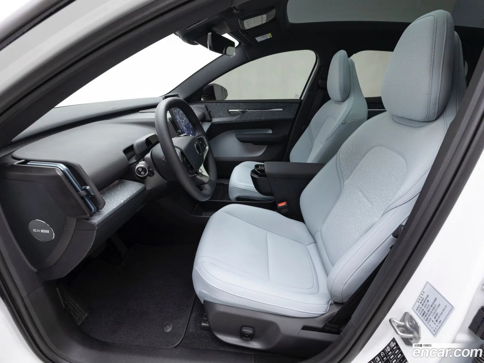 Volvo EX30 2025 — 3