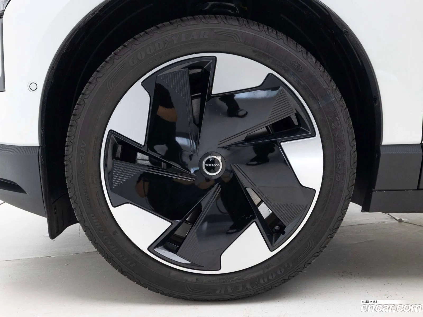 Volvo EX30 2025 — 8