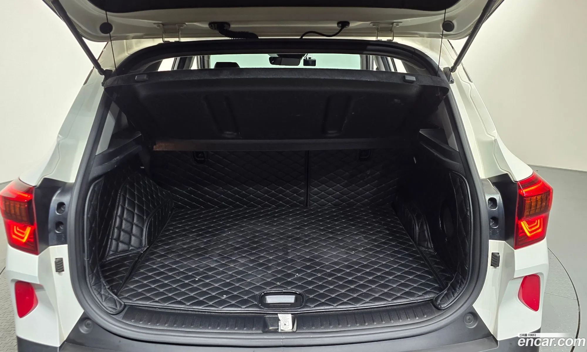 Kia Seltos 2019 KNAET812GLK013483 — 4