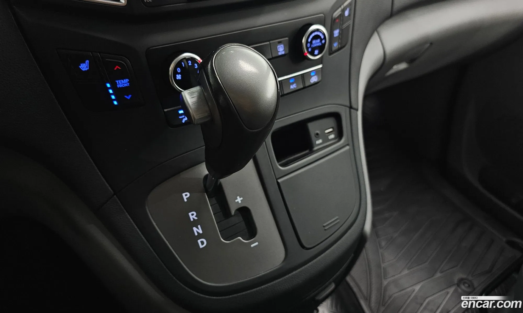 Hyundai Grand Starex 2020 — 17