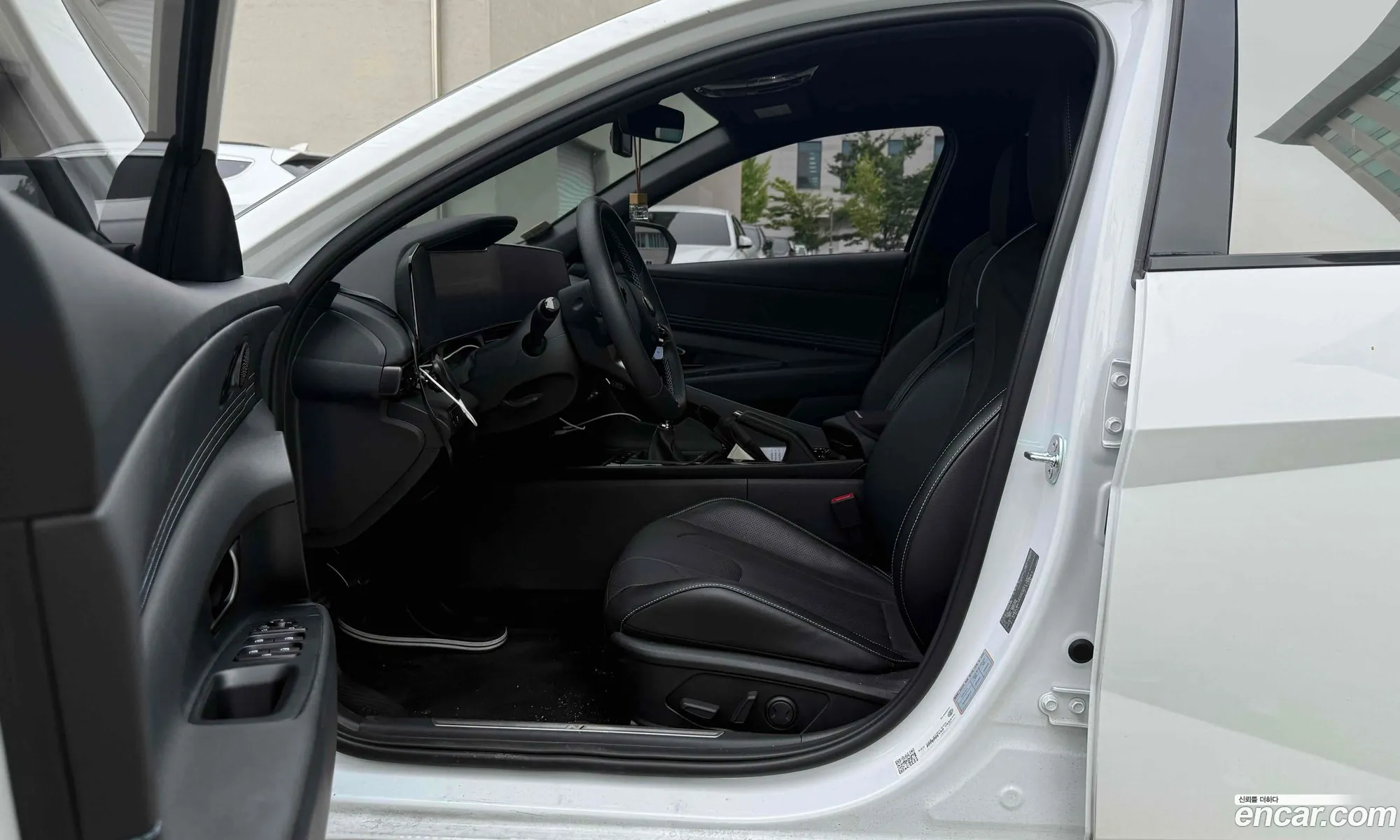 Hyundai Elantra 2025 — 5