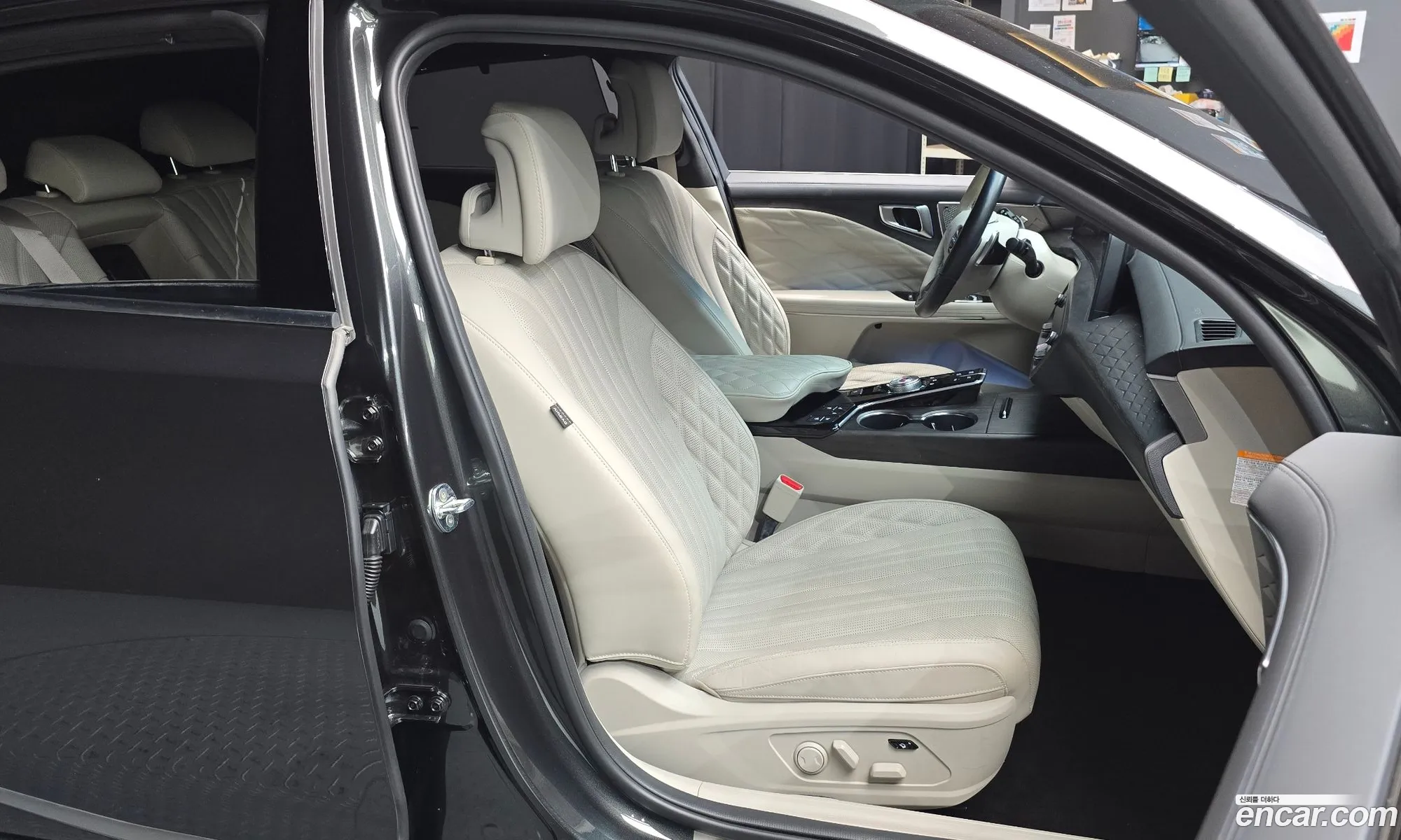 Kia K8 Hybrid 2022 — 10