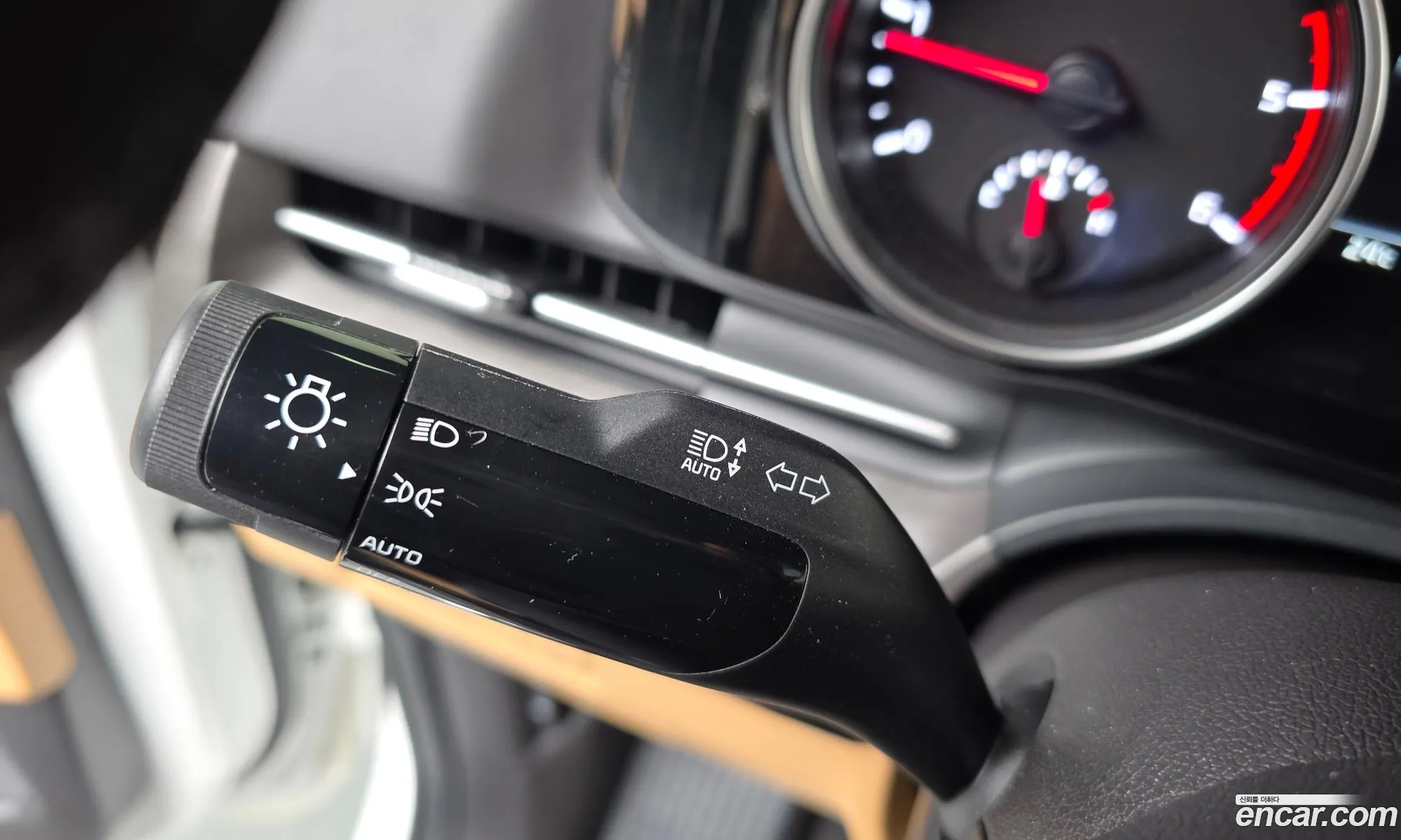 Kia Carnival 2023 KNANB81BBPS337620 — 10