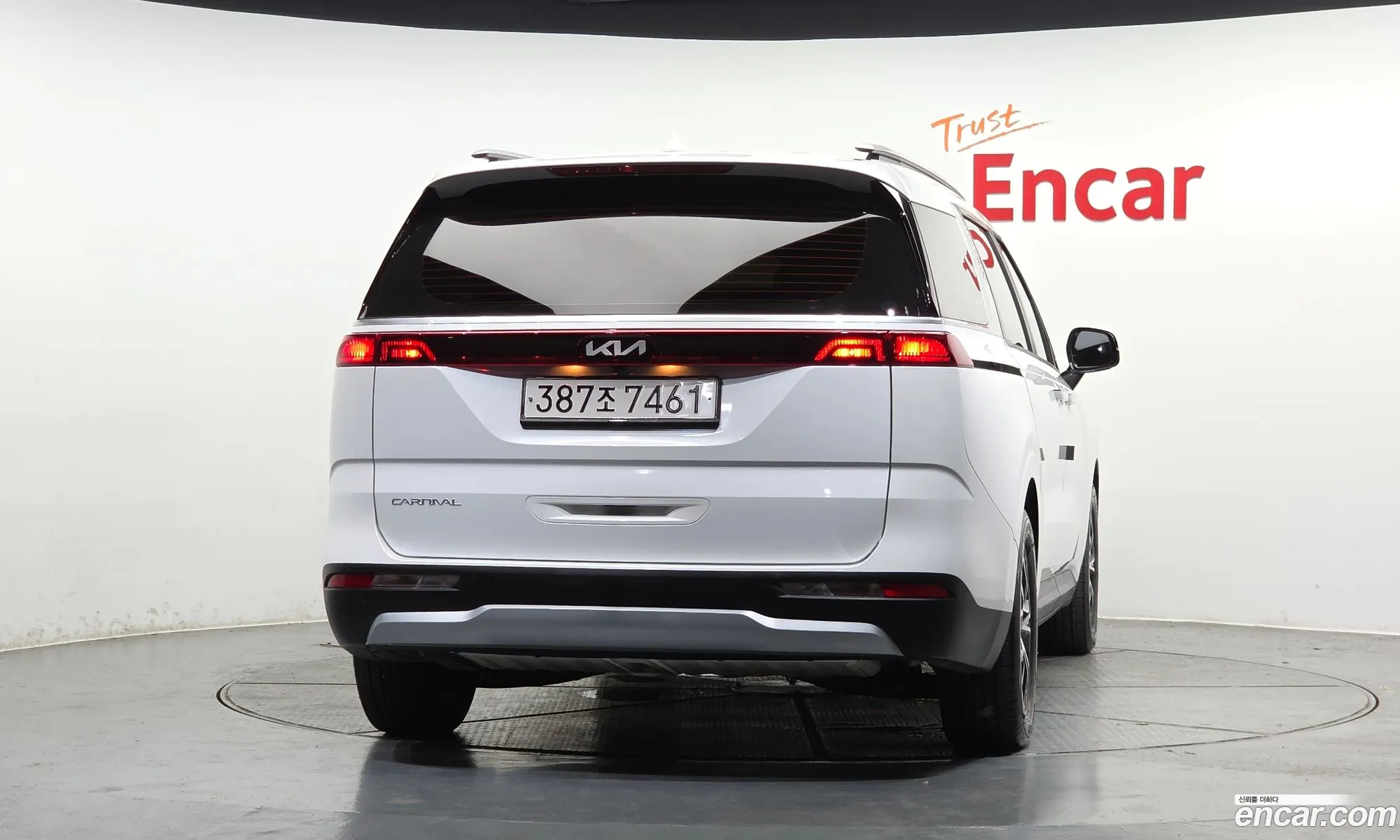 Kia Carnival 2023 KNANB81BBPS337620 — 17