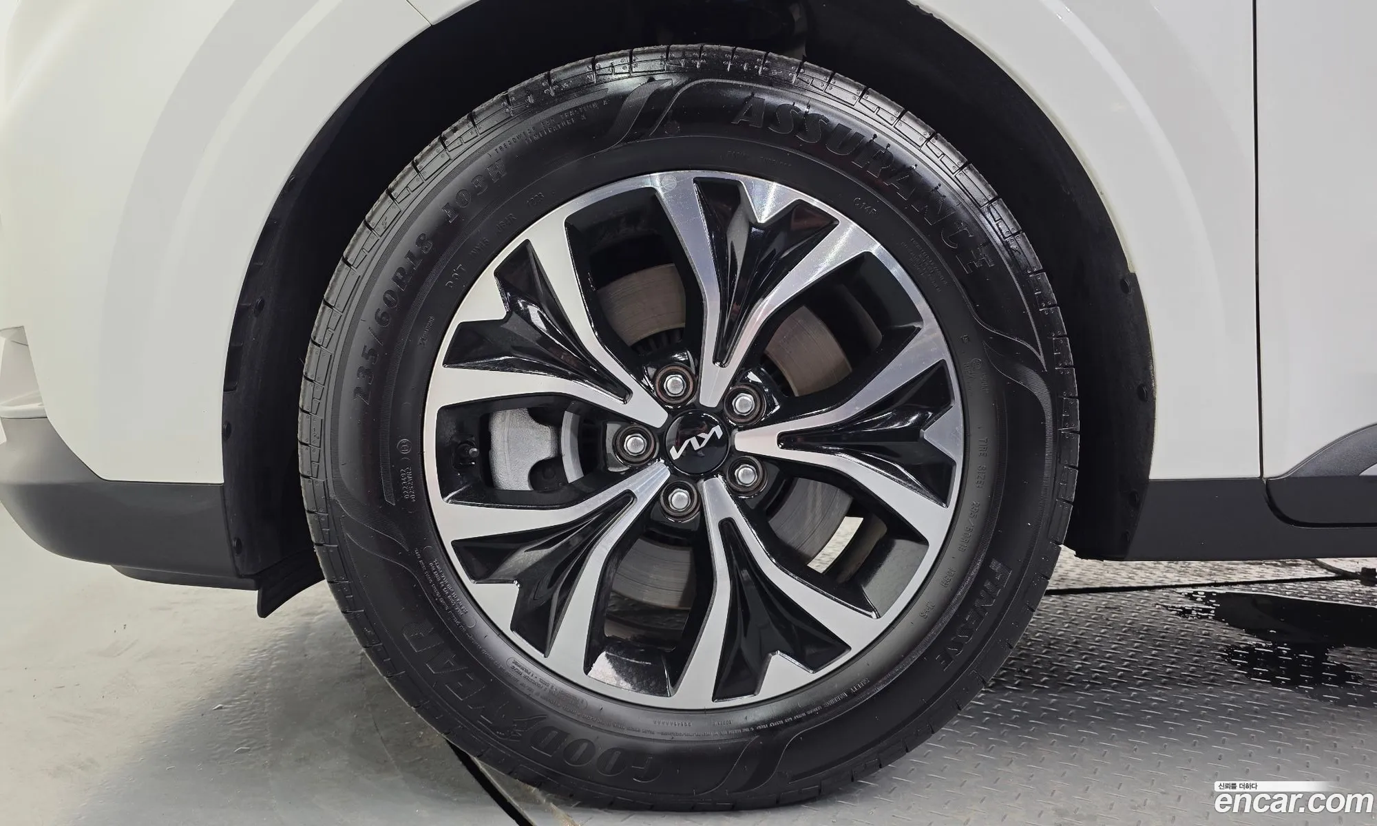 Kia Carnival 2023 KNANB81BBPS337620 — 16