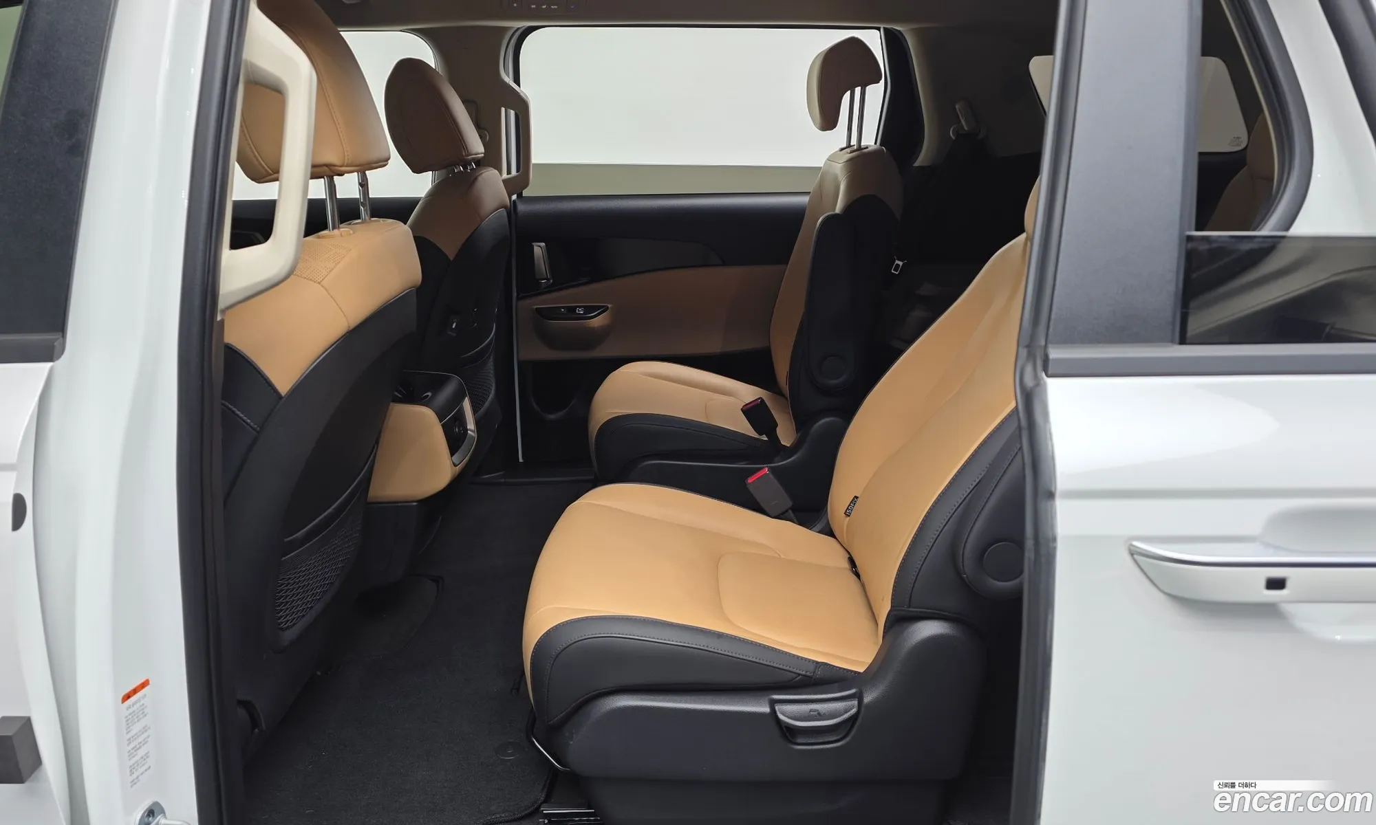 Kia Carnival 2023 KNANB81BBPS337620 — 4