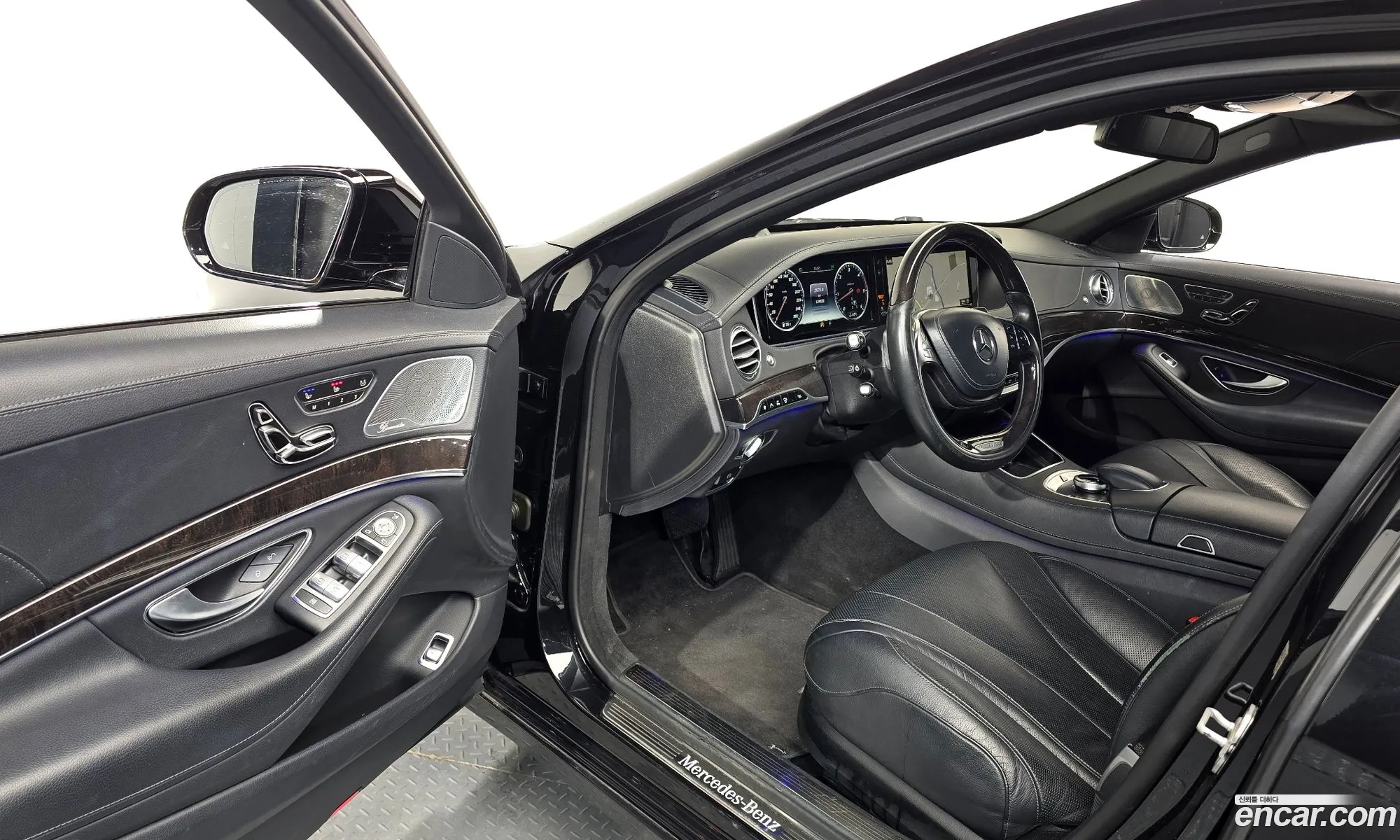 Mercedes-Benz S-Class W222 2017 WDDUG3DB2HA311564 — 17