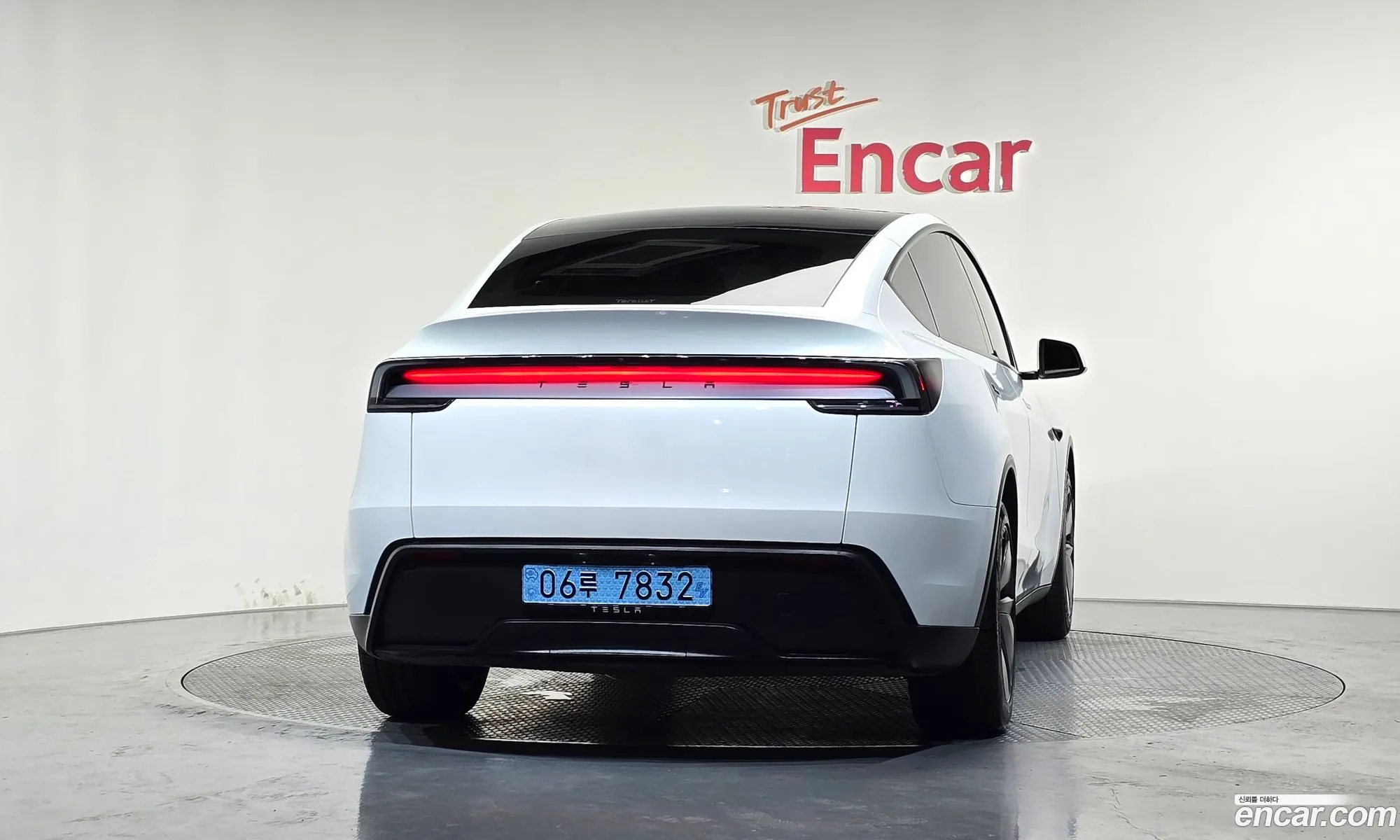 Tesla Model Y 2025 LRWYGCFJXSC134870 — 3
