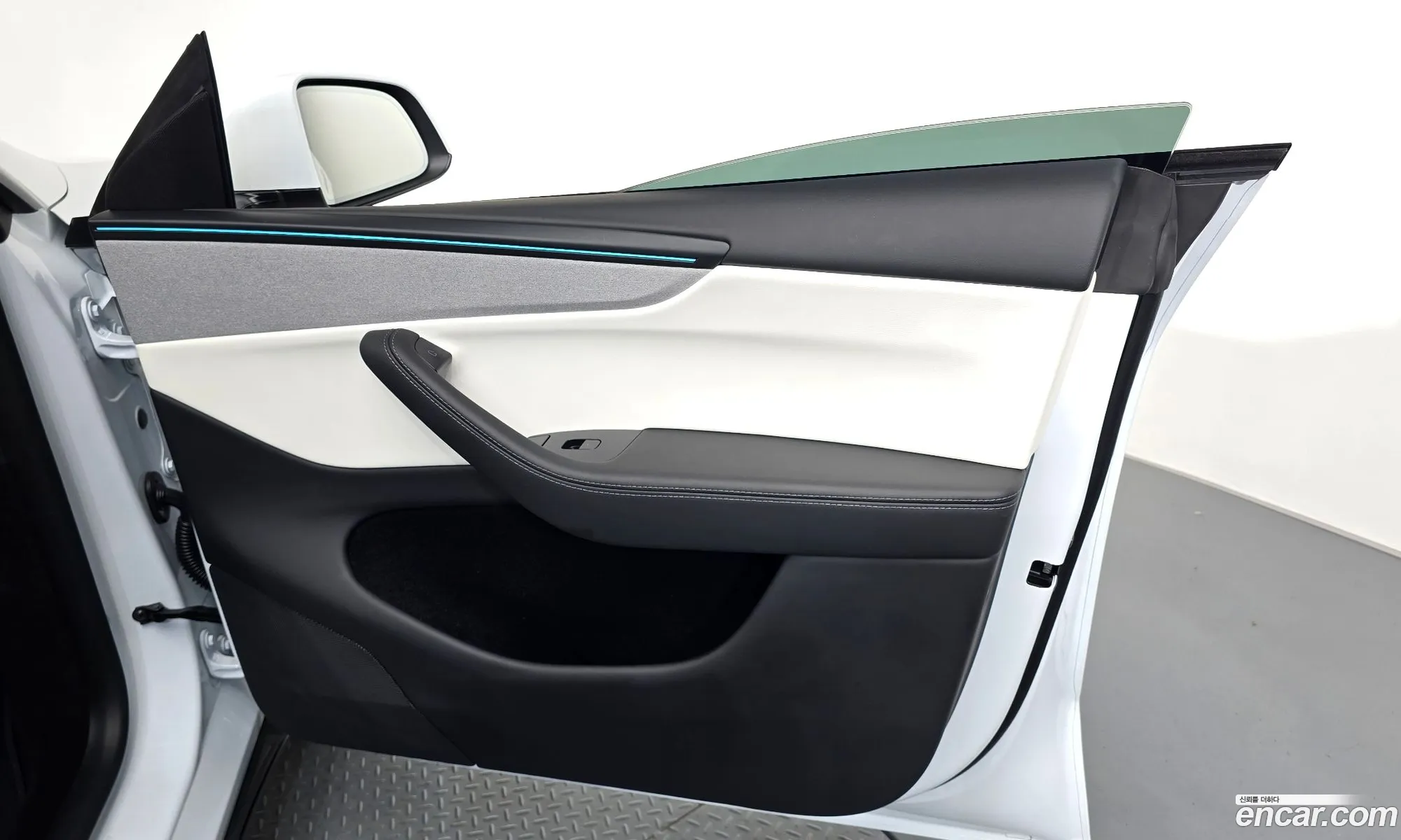 Tesla Model Y 2025 LRWYGCFJXSC134870 — 13