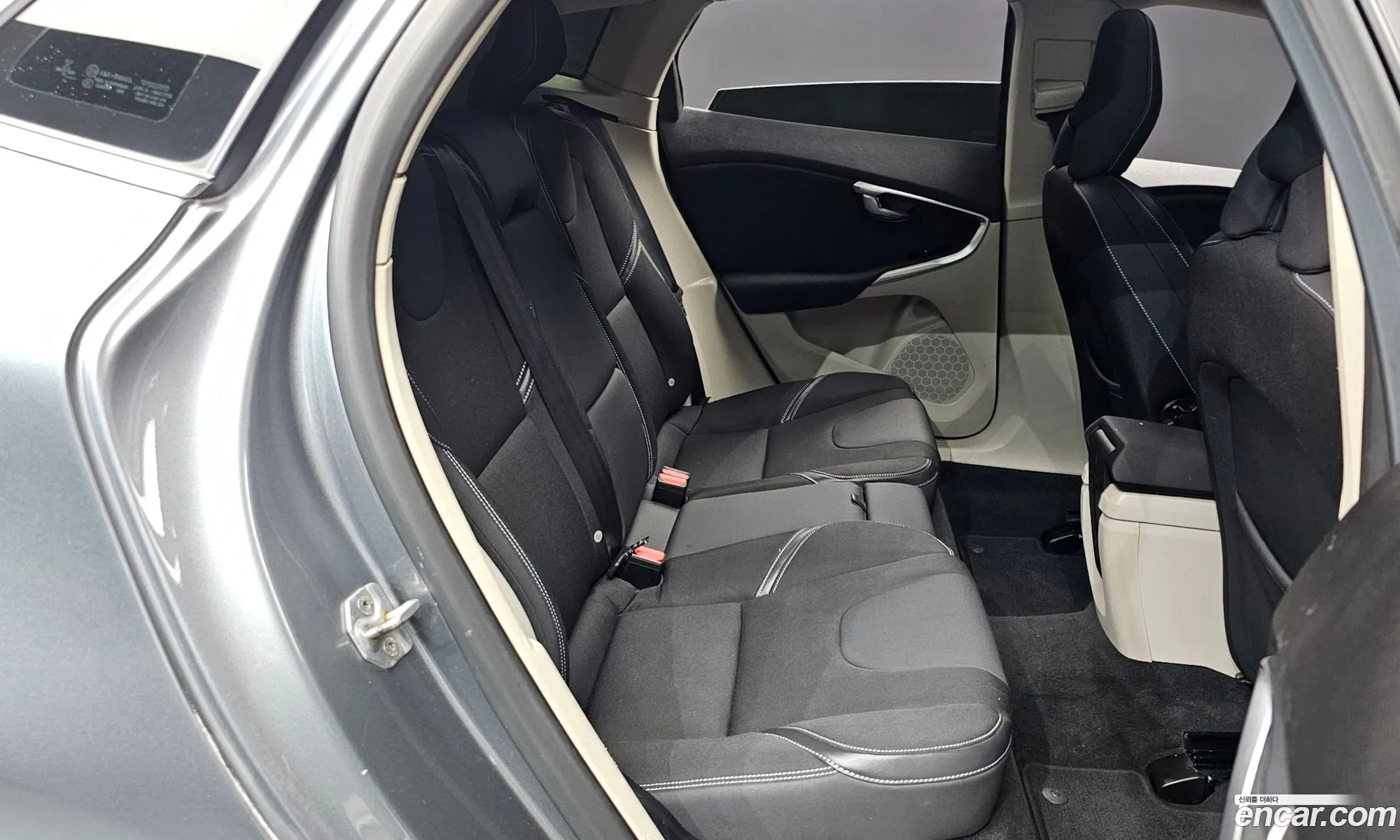 Volvo V40 2015 YV1MV845BF2206564 — 18