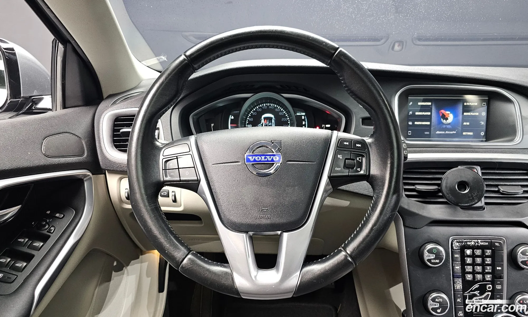 Volvo V40 2015 YV1MV845BF2206564 — 7