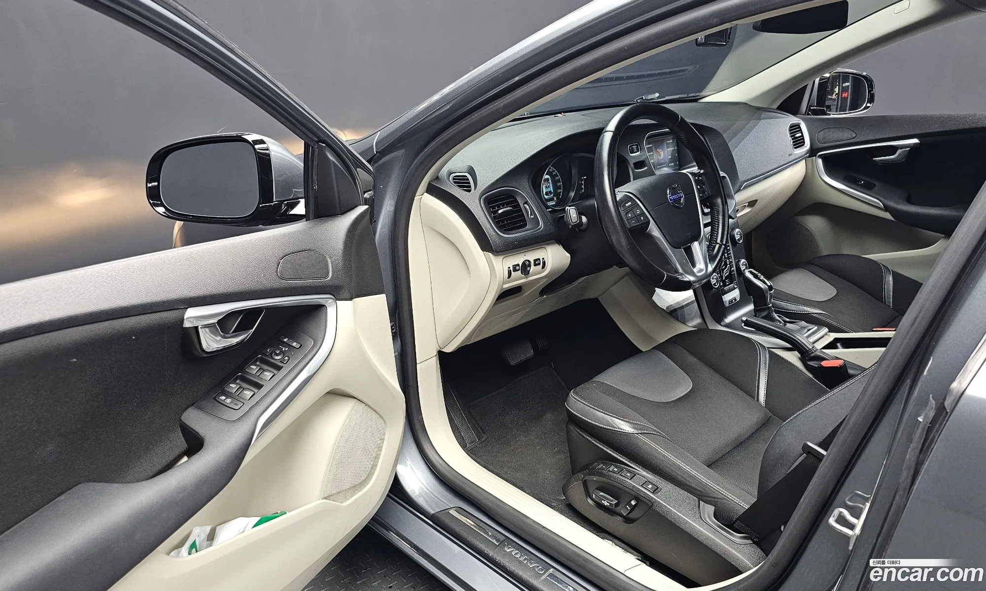 Volvo V40 2015 YV1MV845BF2206564 — 3