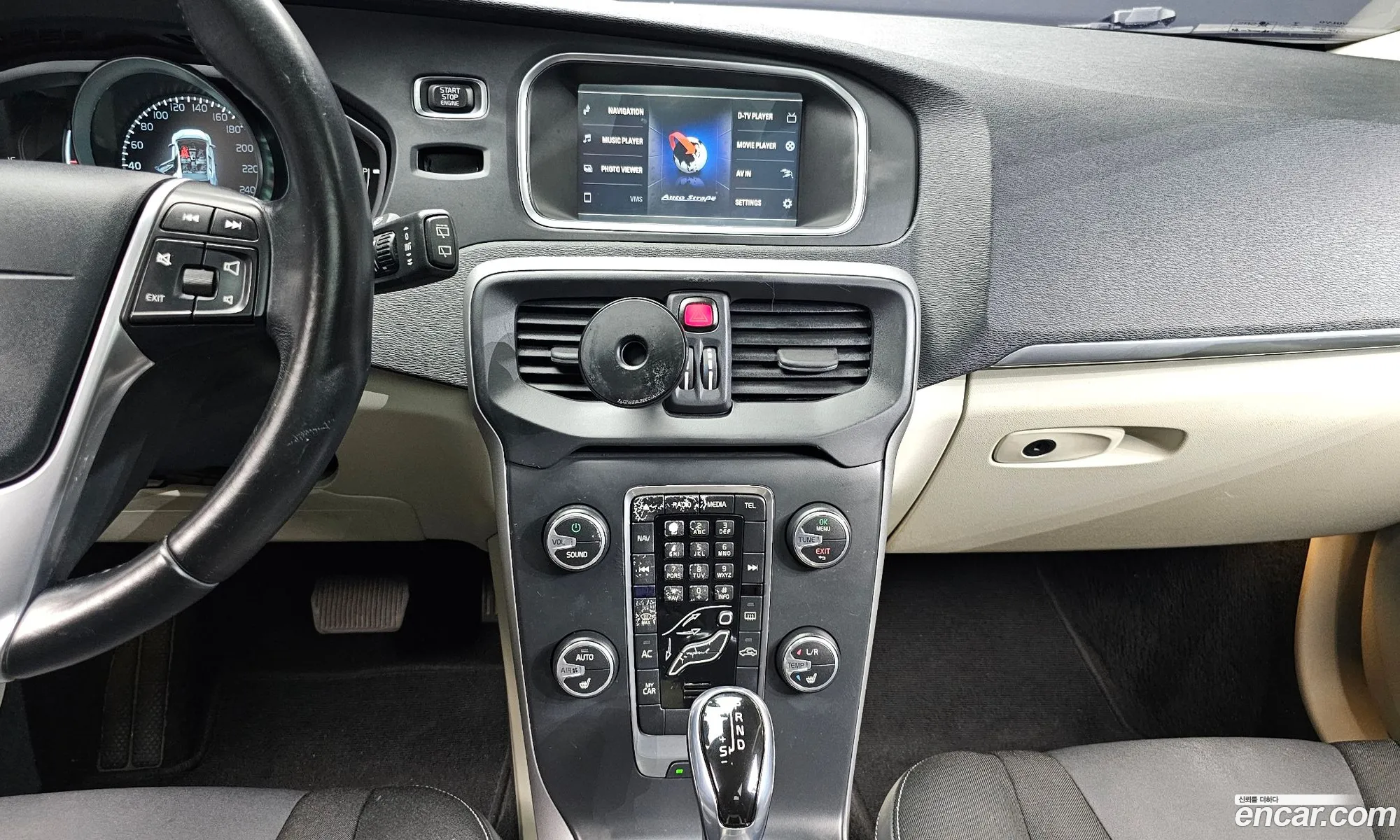 Volvo V40 2015 YV1MV845BF2206564 — 19