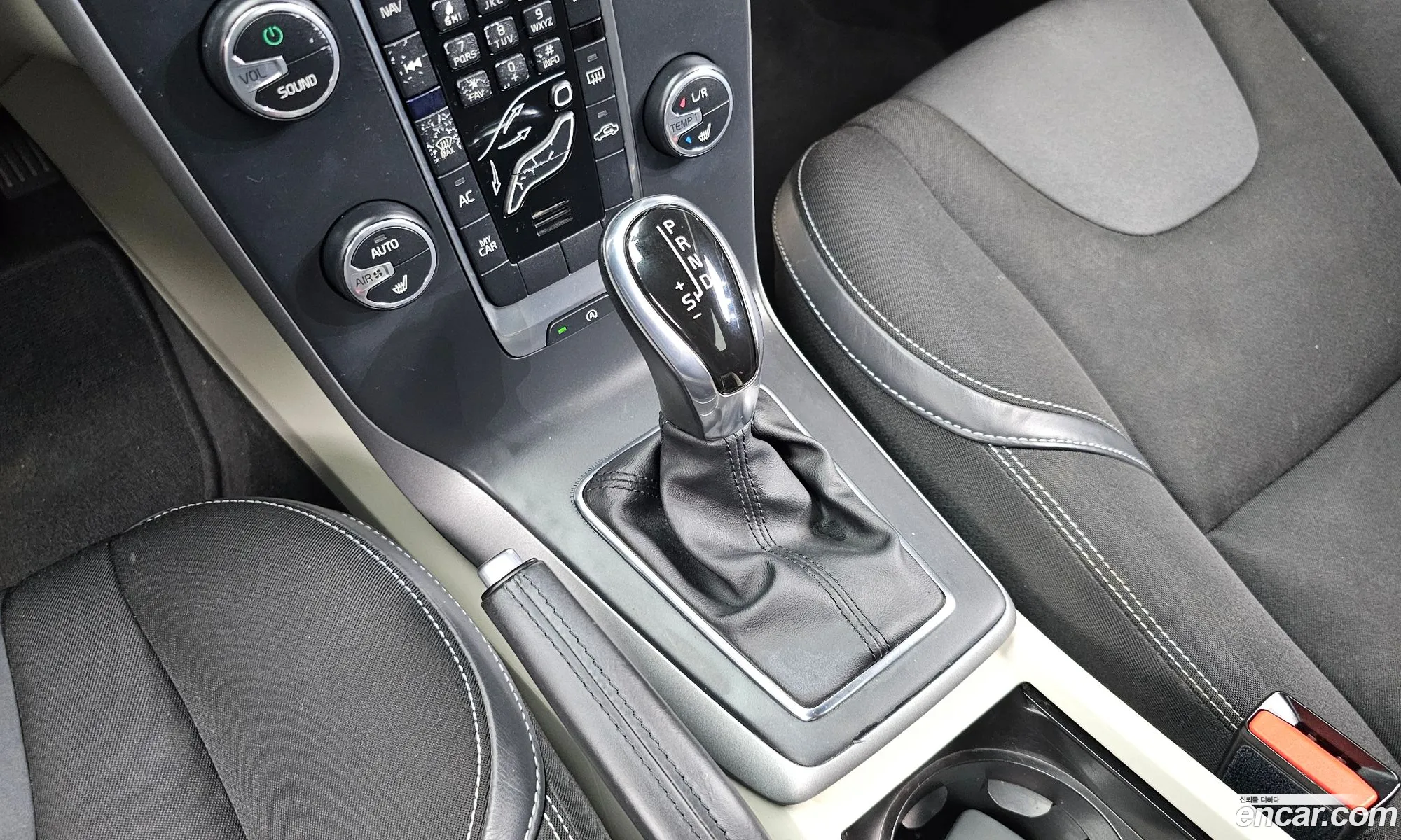Volvo V40 2015 YV1MV845BF2206564 — 14