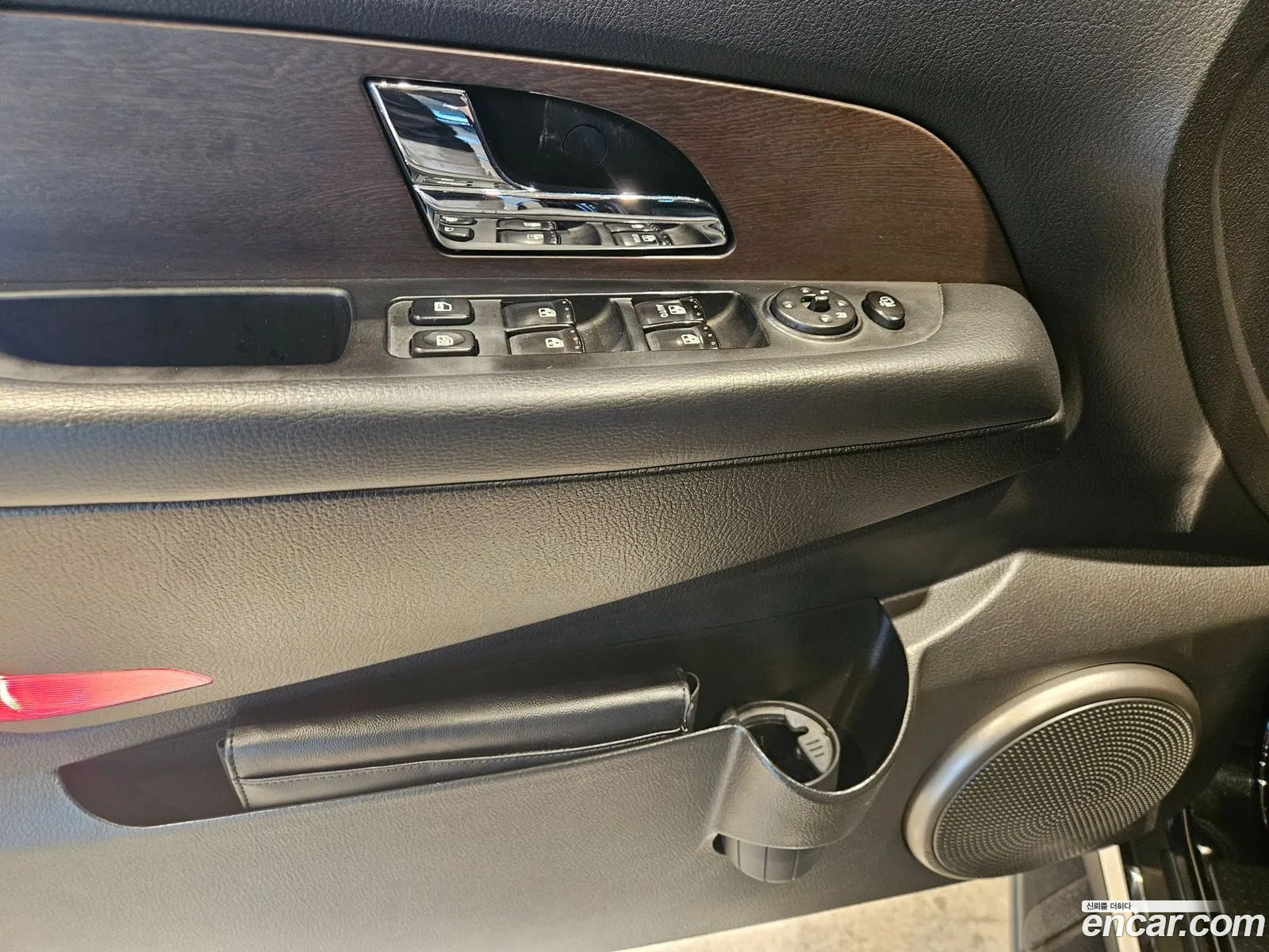 KG Mobility (SsangYong) Rexton W
