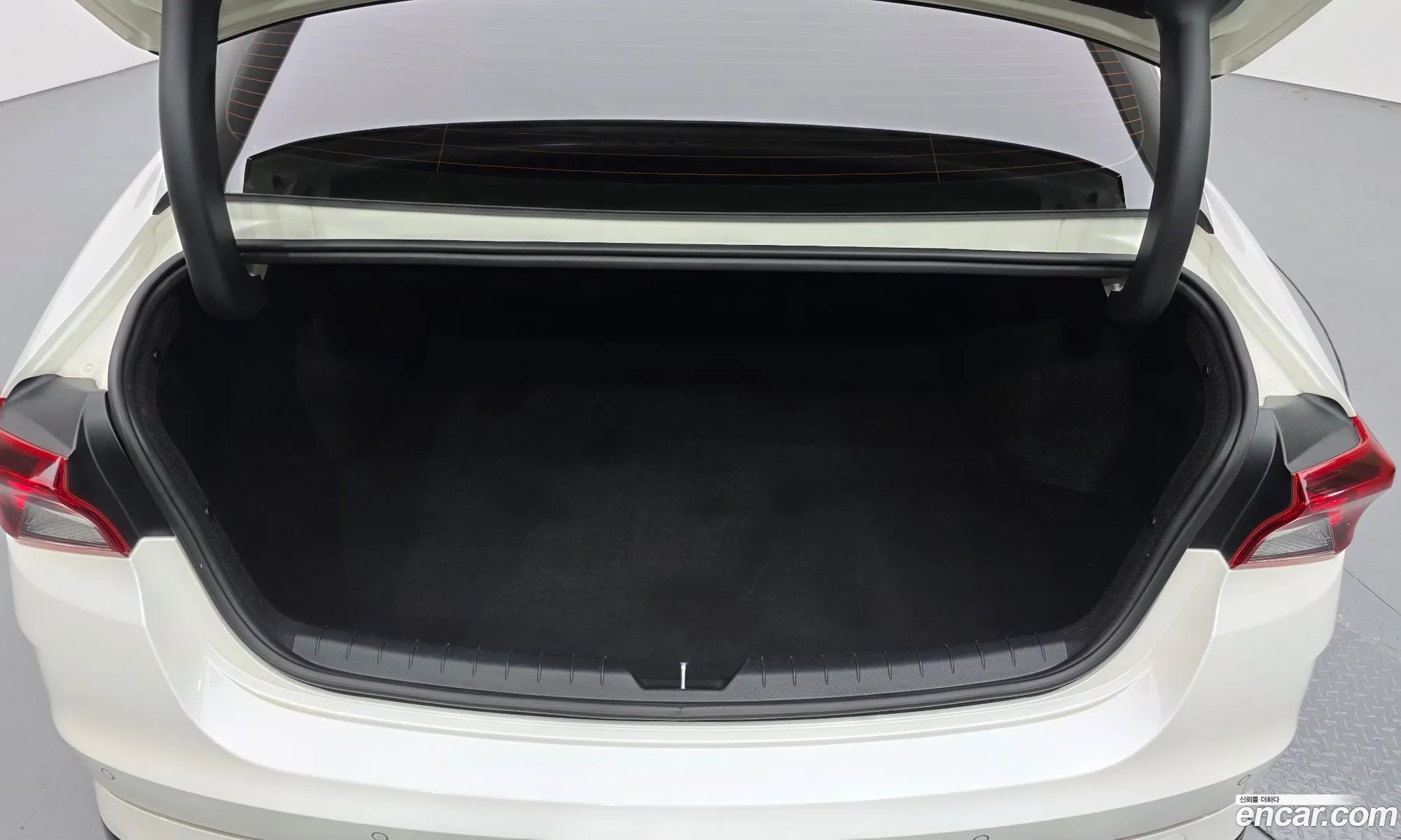 Kia K5 2020 KNAG241ABLA051896 — 2