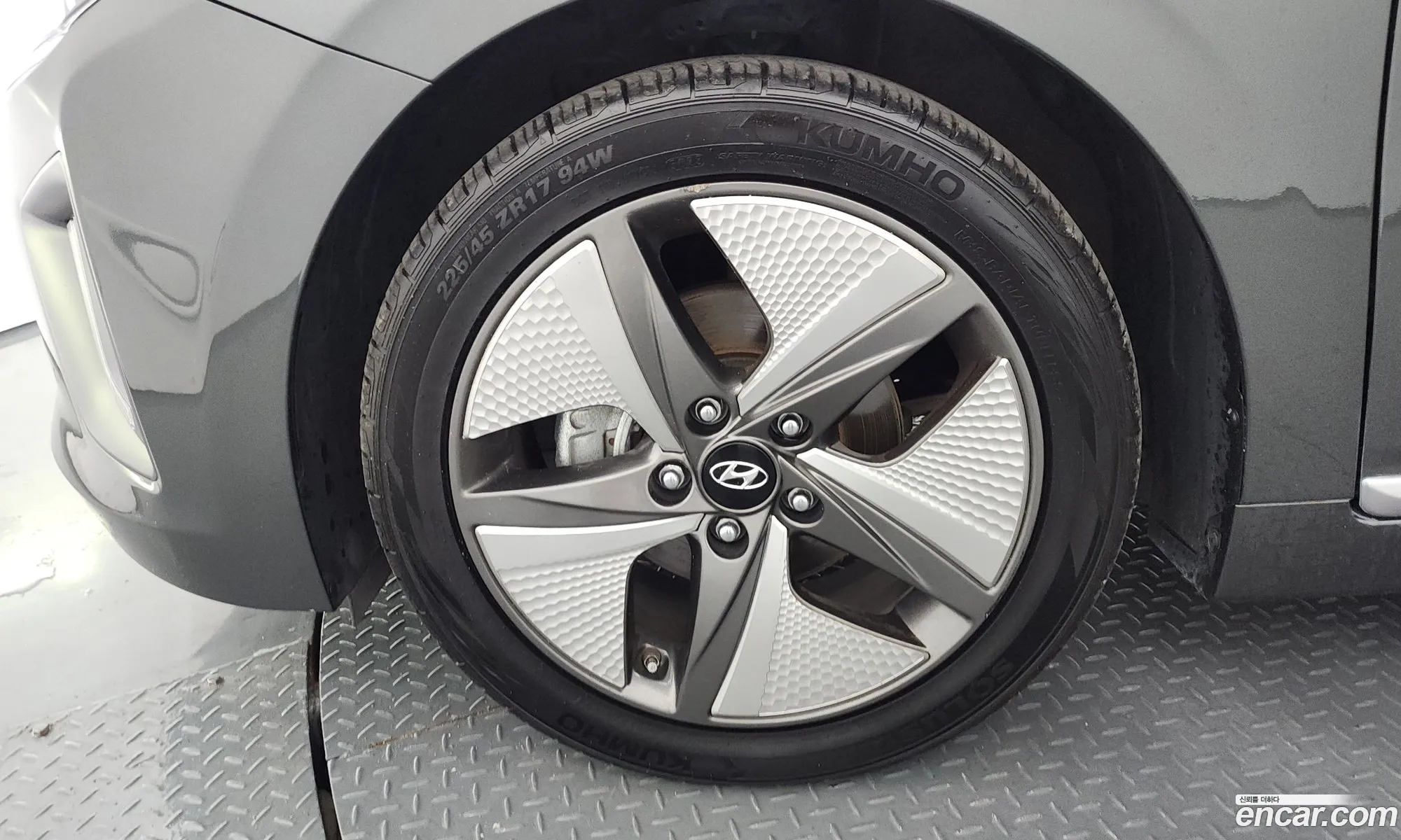 Hyundai Ioniq Hybrid 2020 — 30