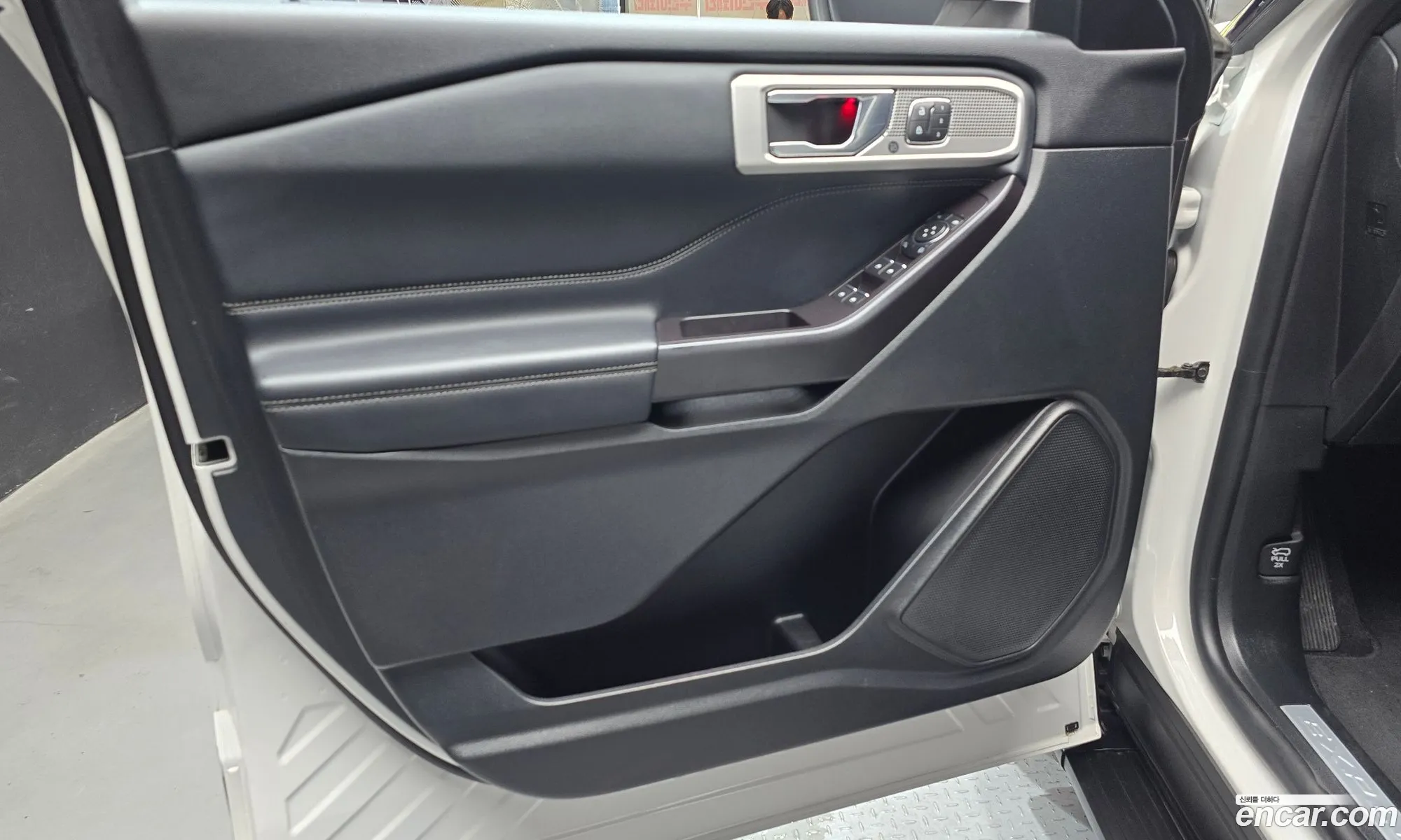 Ford Explorer 6th Gen 2019 1FMSK8FH4LGA72700 — 29