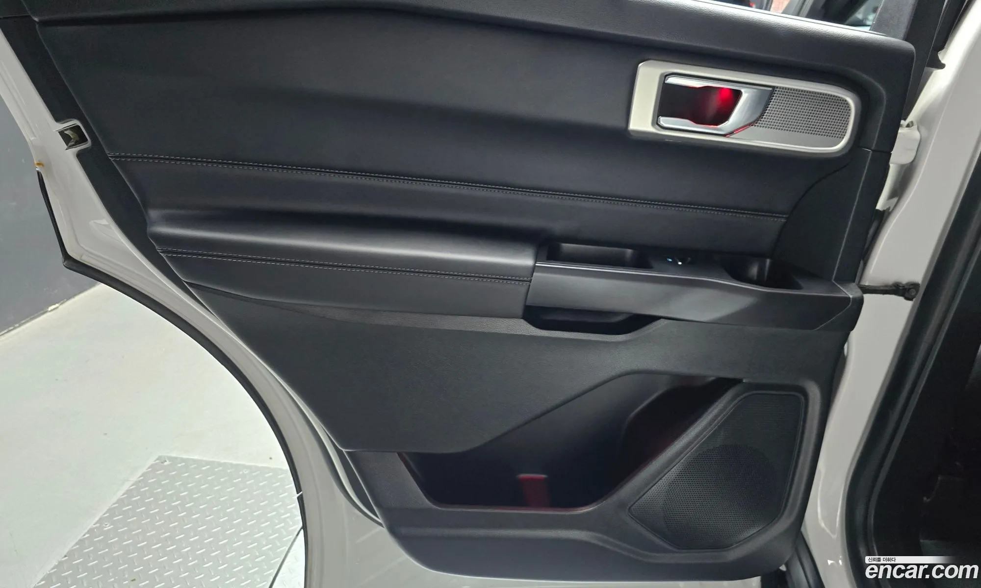 Ford Explorer 6th Gen 2019 1FMSK8FH4LGA72700 — 14
