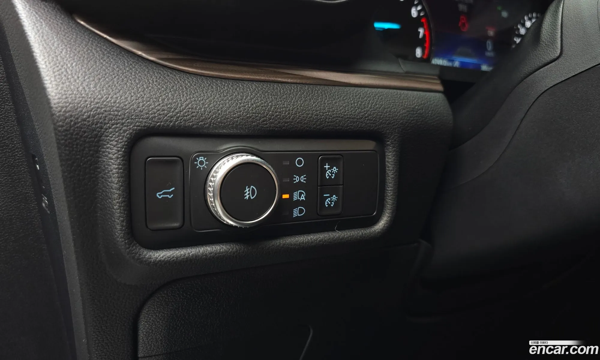 Ford Explorer 6th Gen 2019 1FMSK8FH4LGA72700 — 3