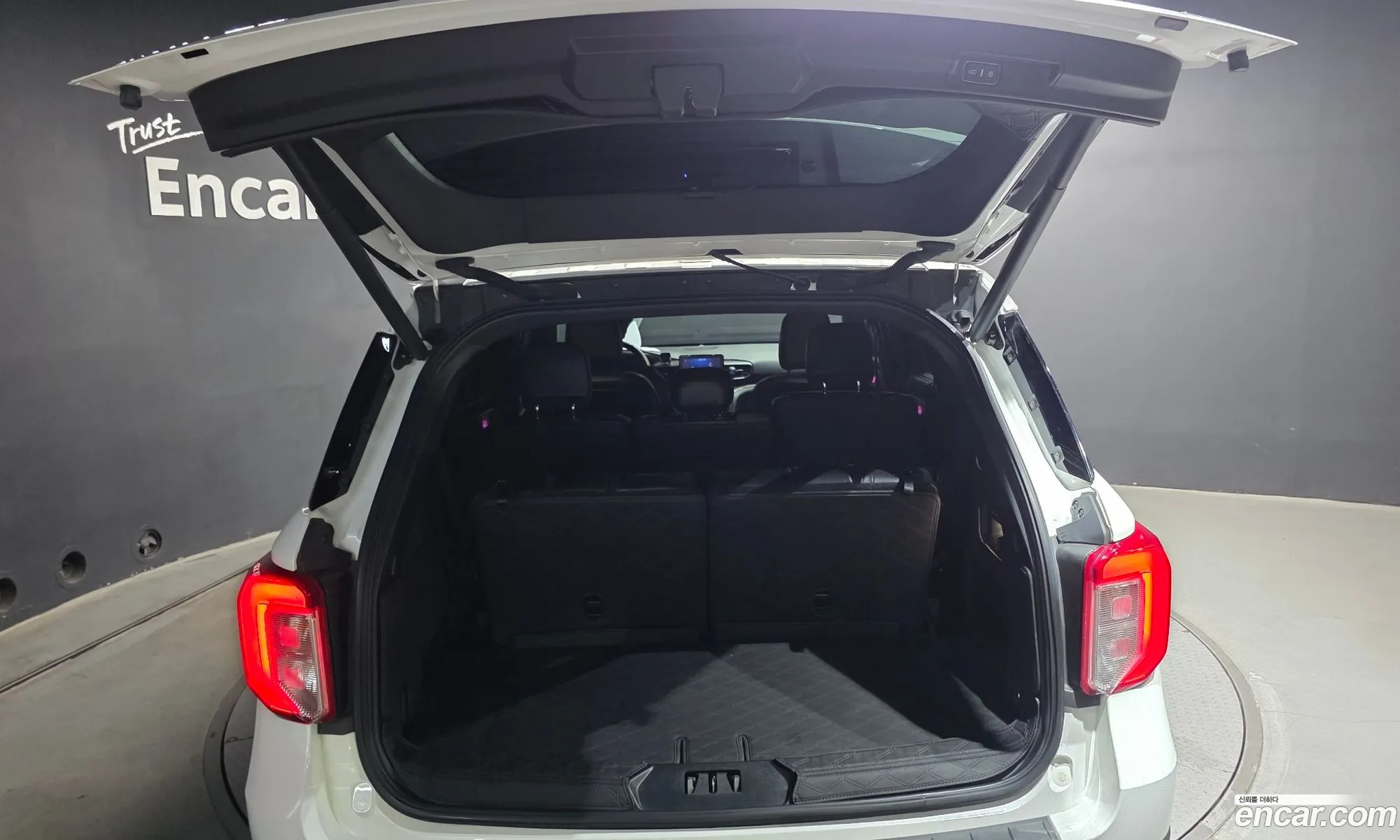 Ford Explorer 6th Gen 2019 1FMSK8FH4LGA72700 — 13