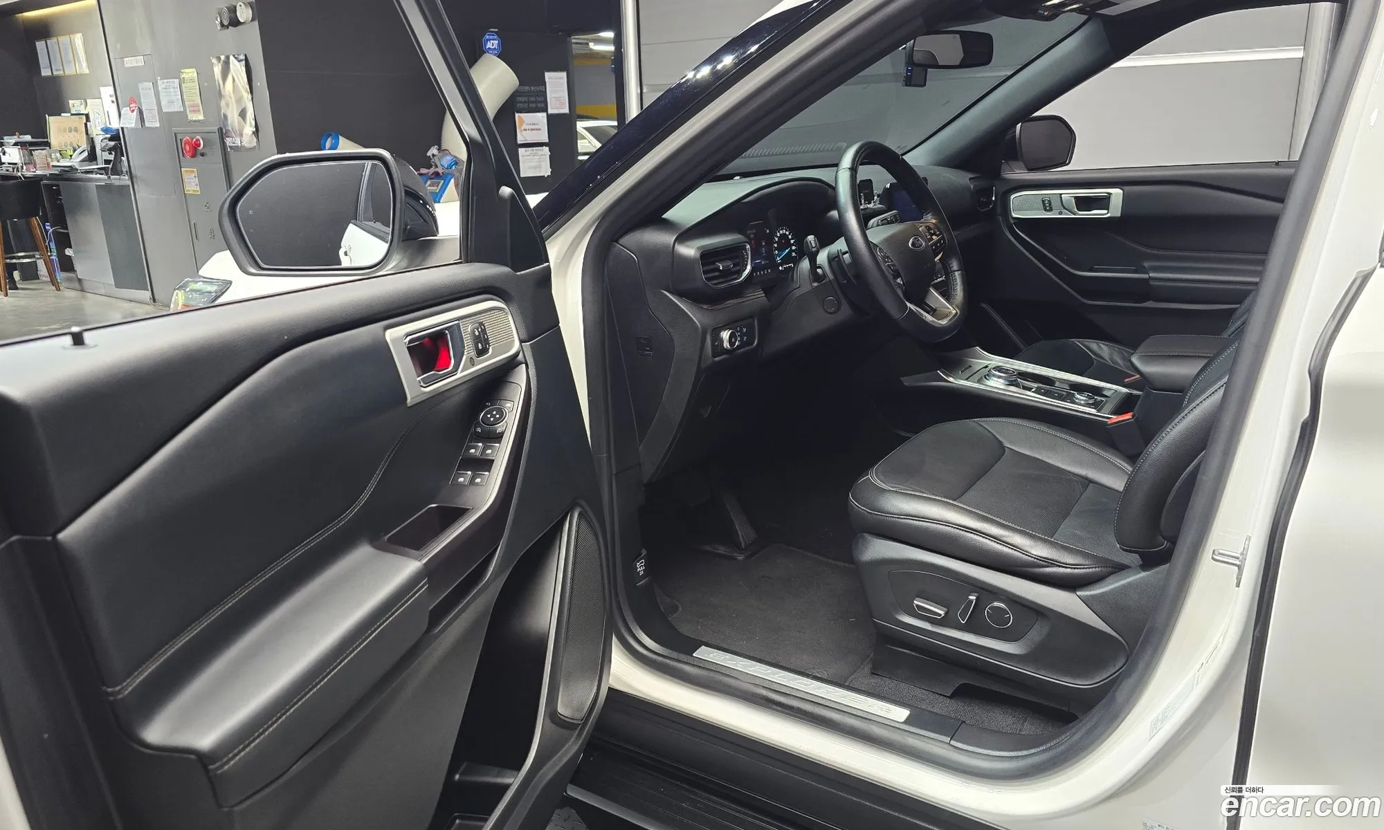 Ford Explorer 6th Gen 2019 1FMSK8FH4LGA72700 — 4