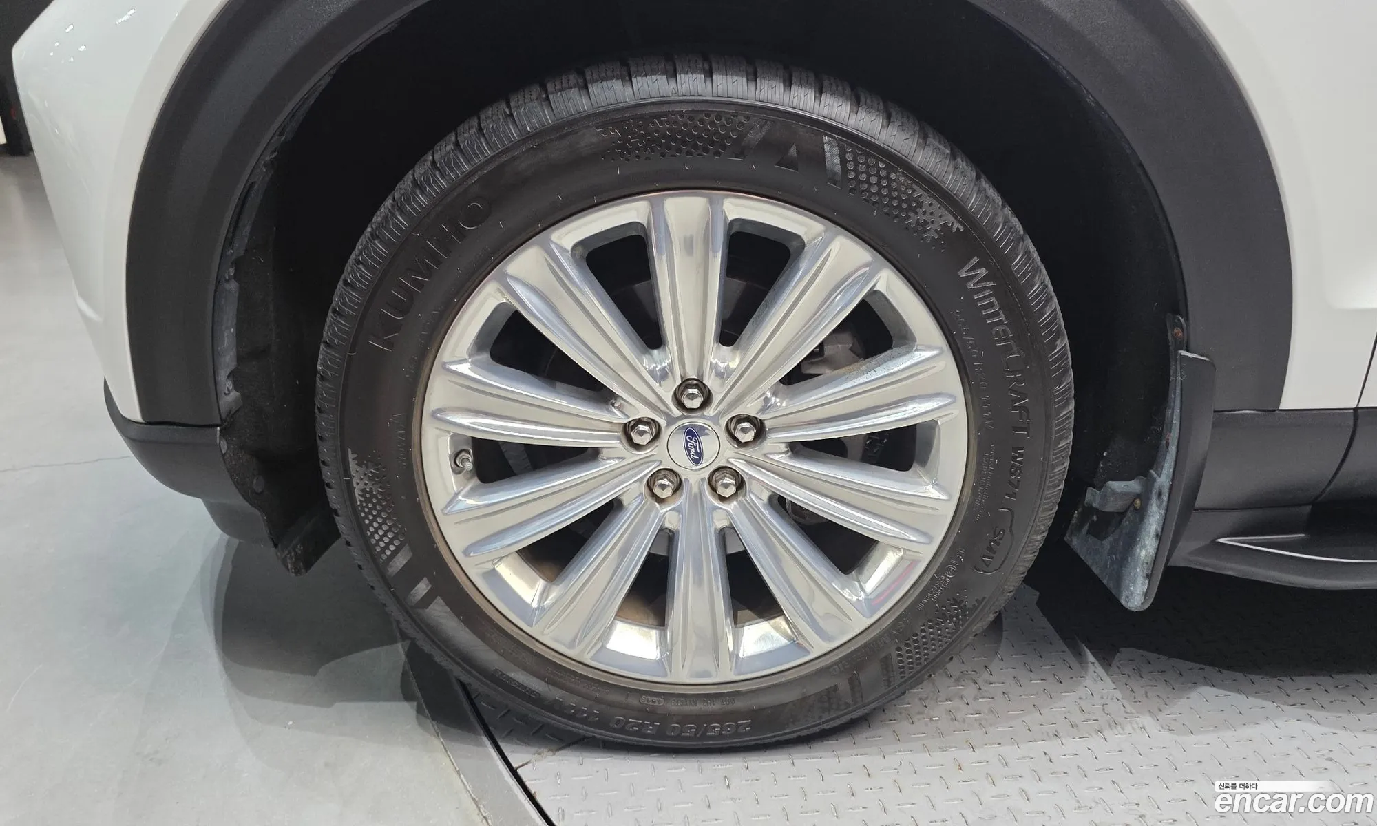 Ford Explorer 6th Gen 2019 1FMSK8FH4LGA72700 — 24