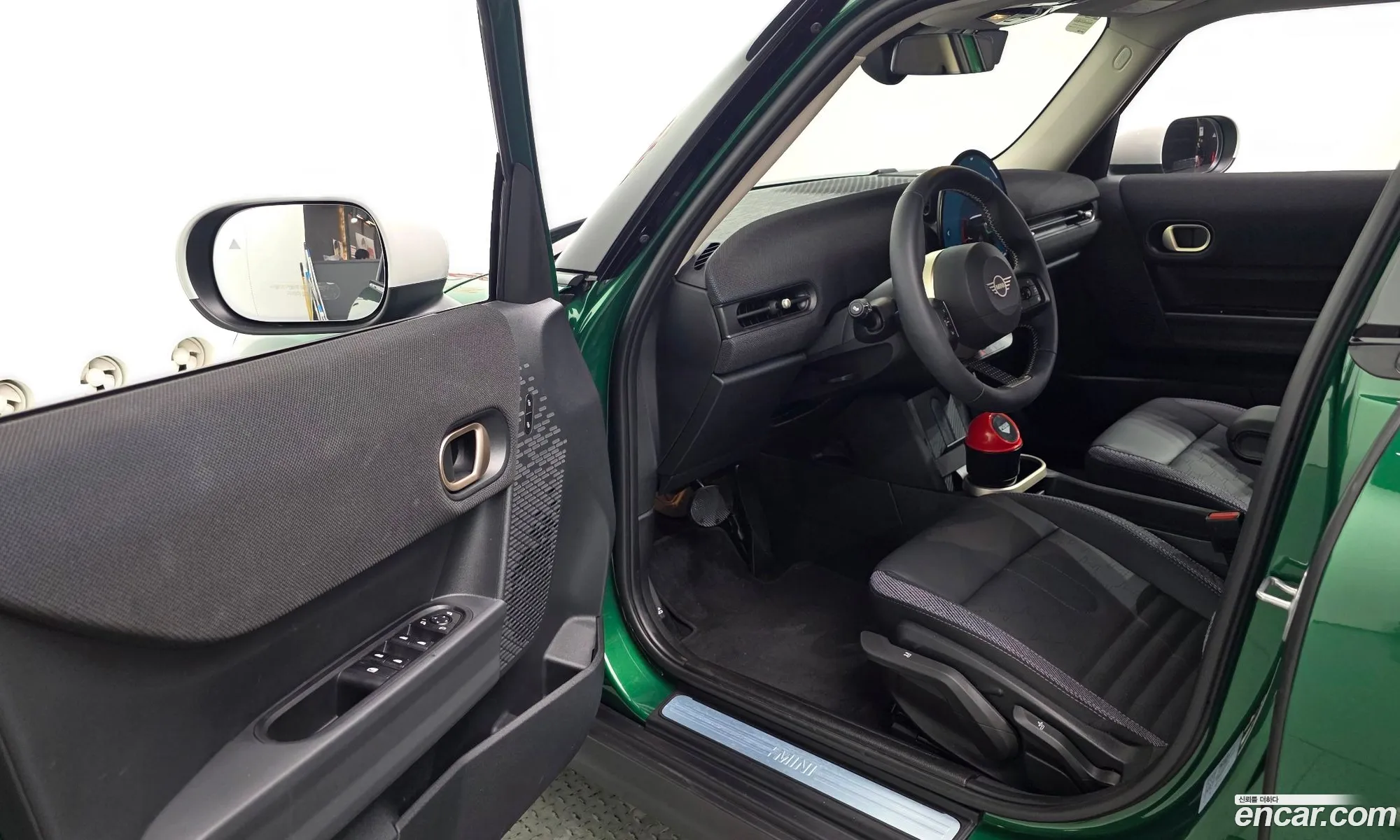 Mini Cooper C 2025 WMW61GD01S2X46083 — 6