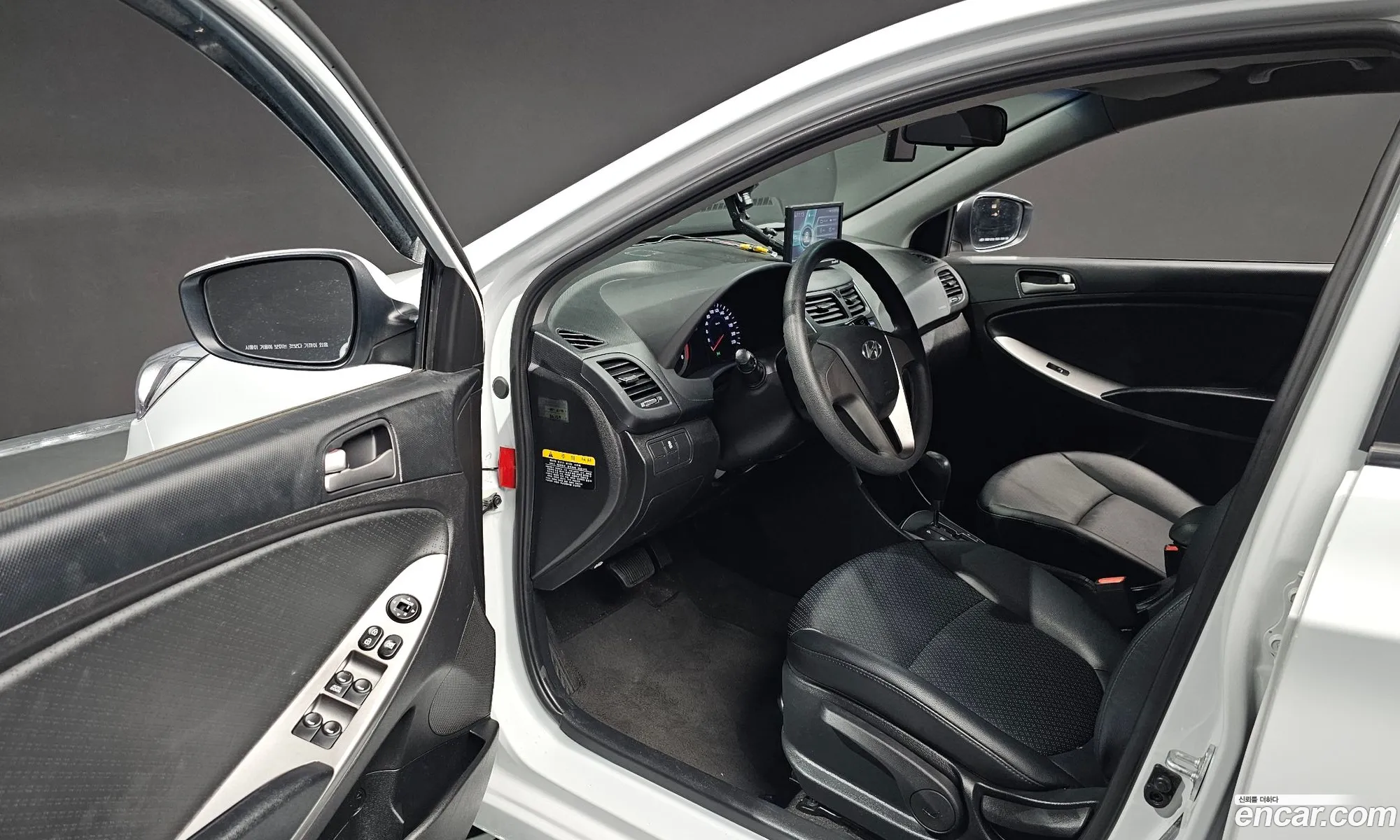 Hyundai Accent 2017 KMHCS41BEJU383289 — 6