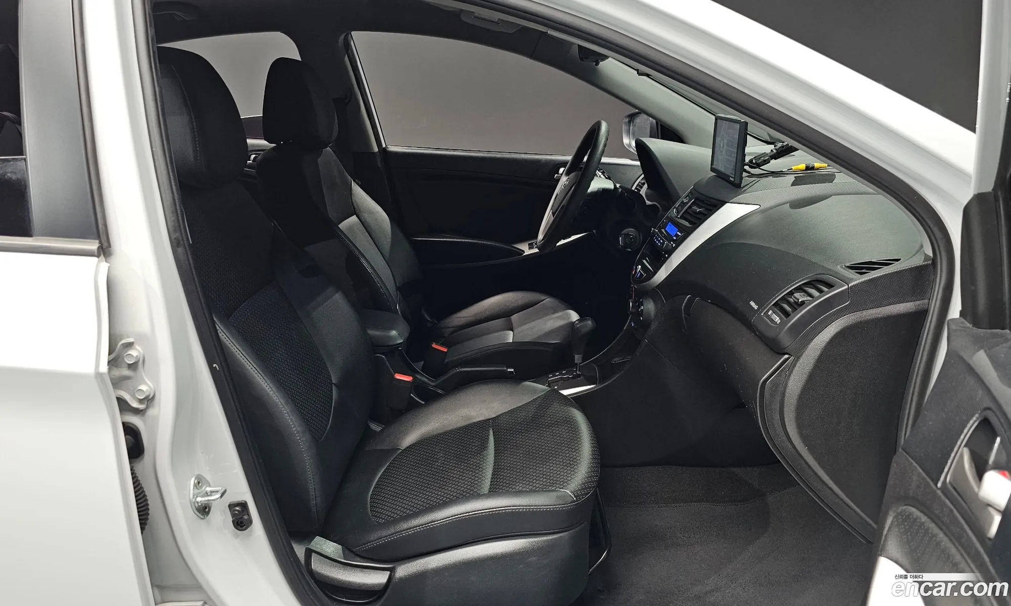 Hyundai Accent 2017 KMHCS41BEJU383289 — 23
