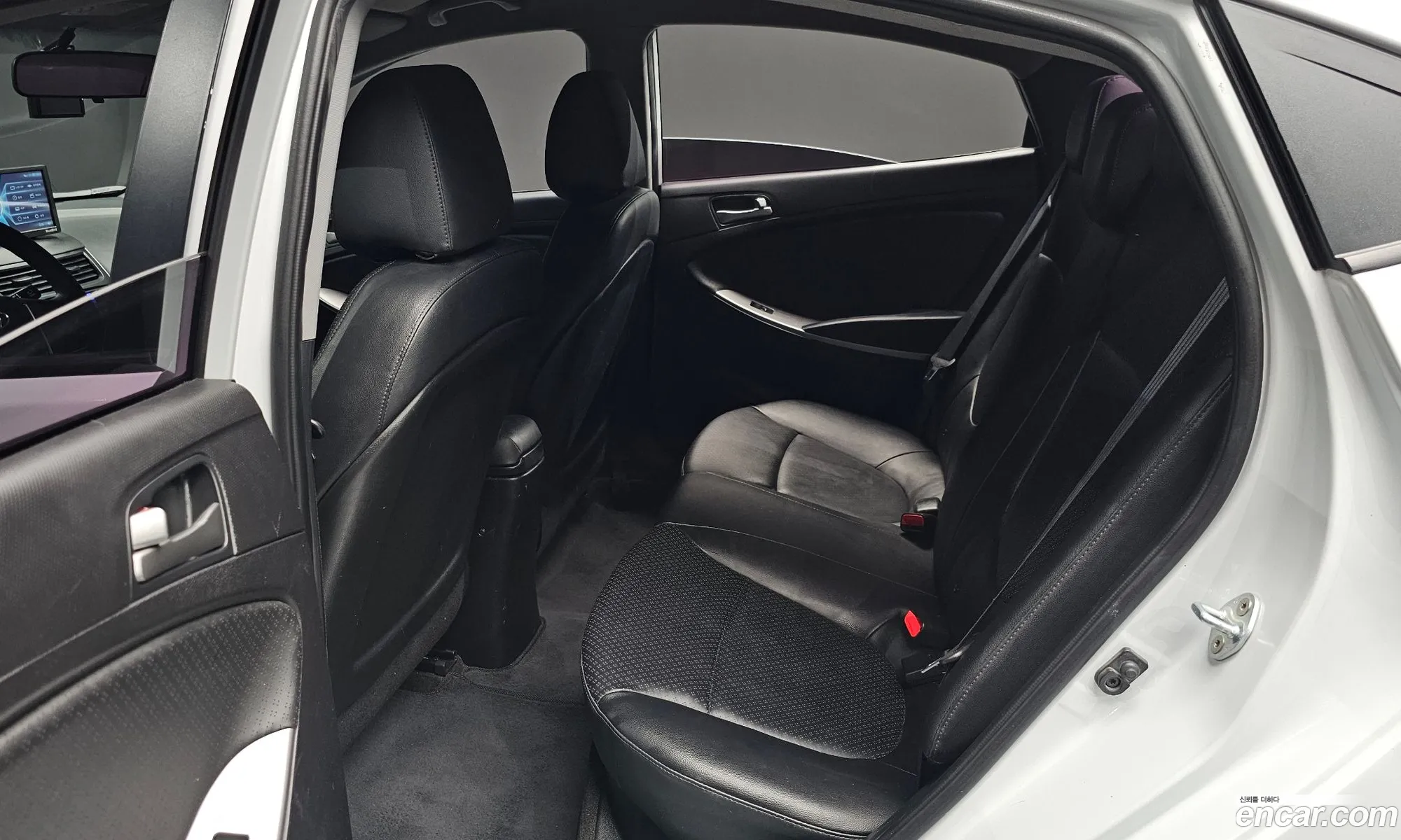 Hyundai Accent 2017 KMHCS41BEJU383289 — 30
