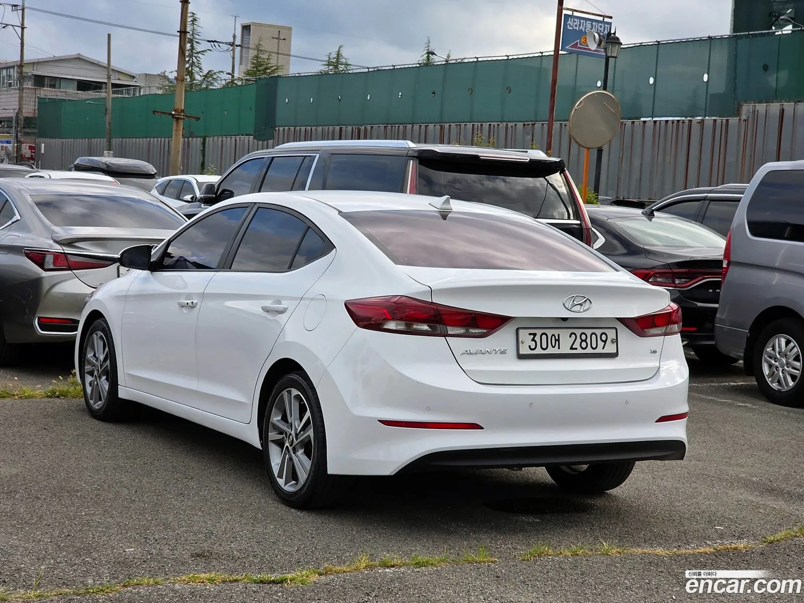 Hyundai Elantra AD 2017 — 11