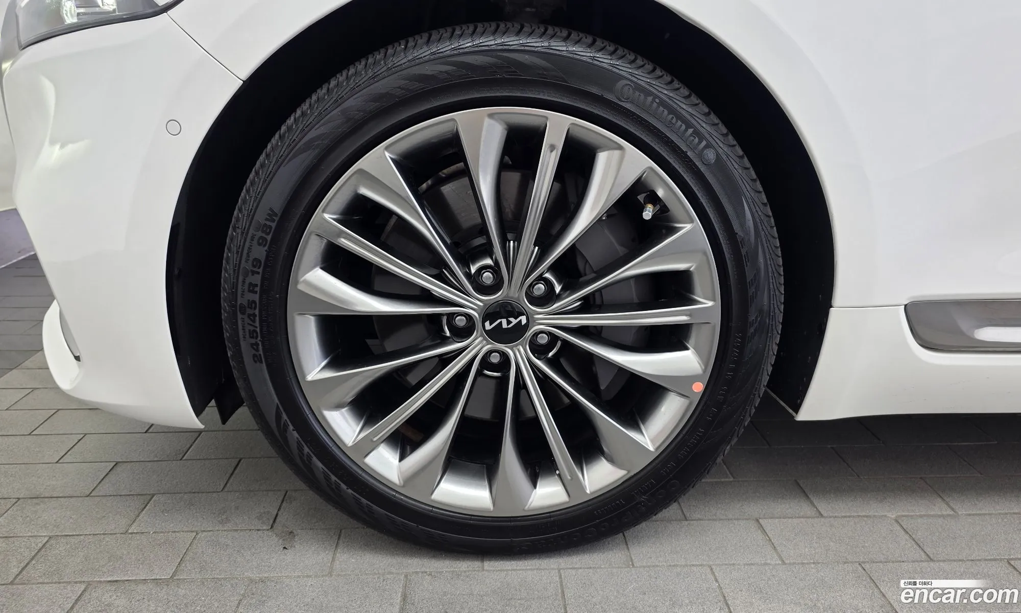 Kia K9 2022 KNAS2418DNS038981 — 18