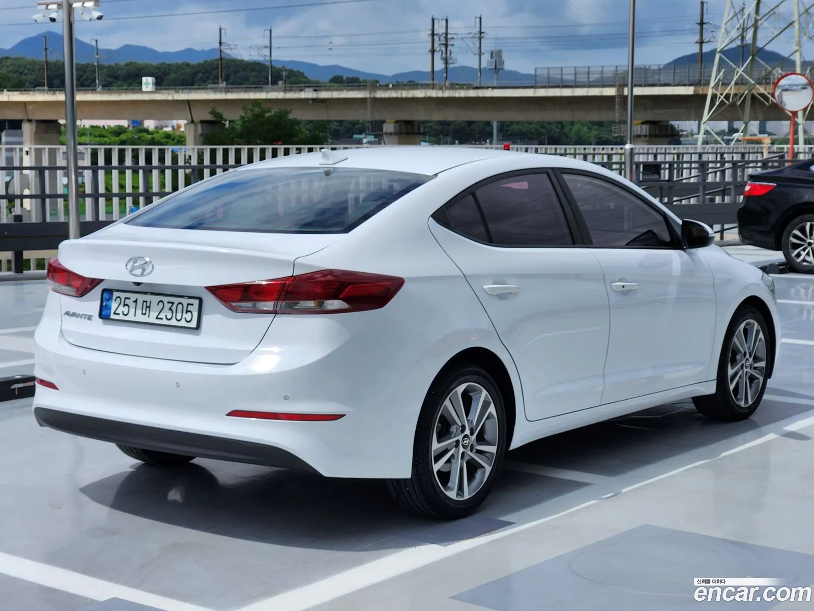 Hyundai Elantra AD 2018 — 17