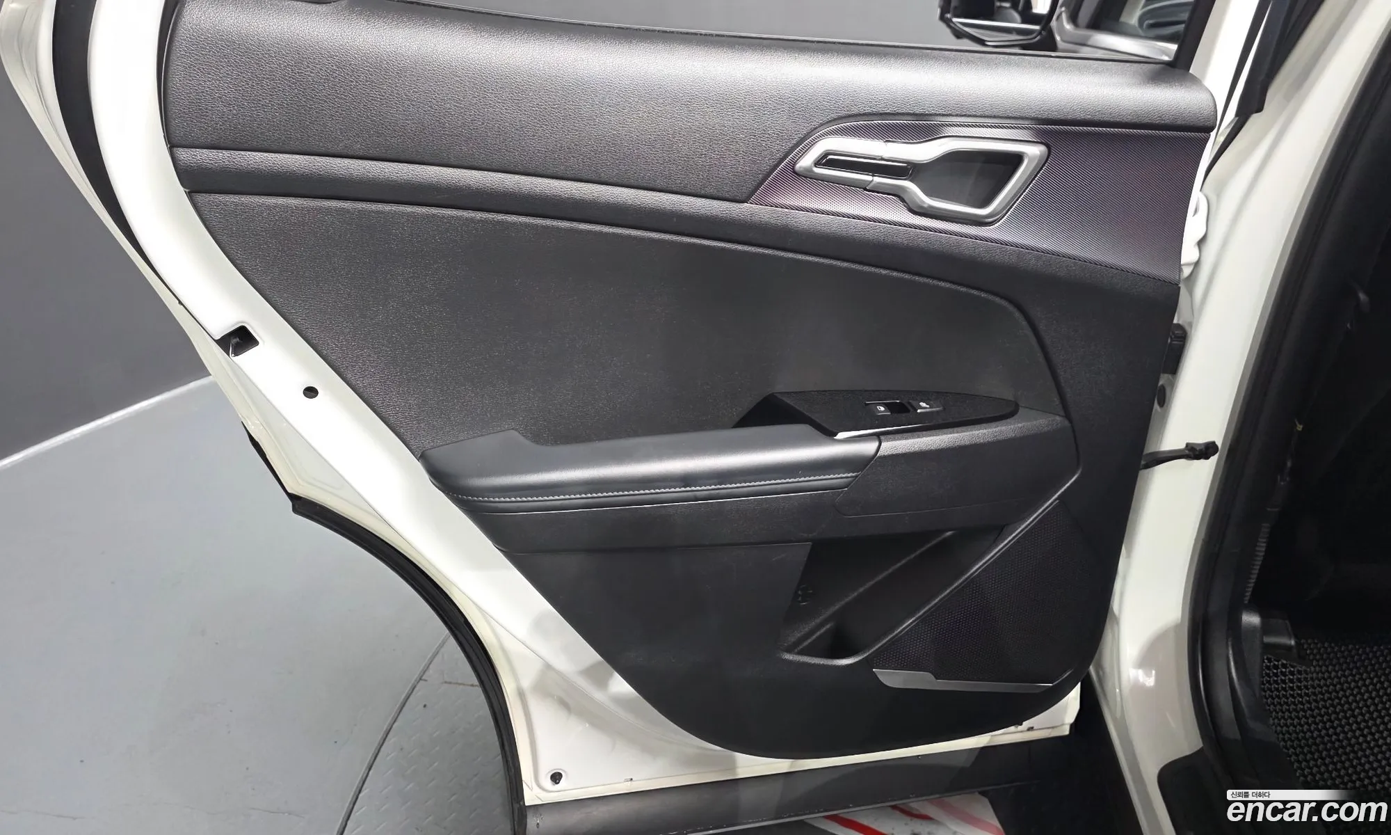 Kia Sportage Hybrid 2023 — 28