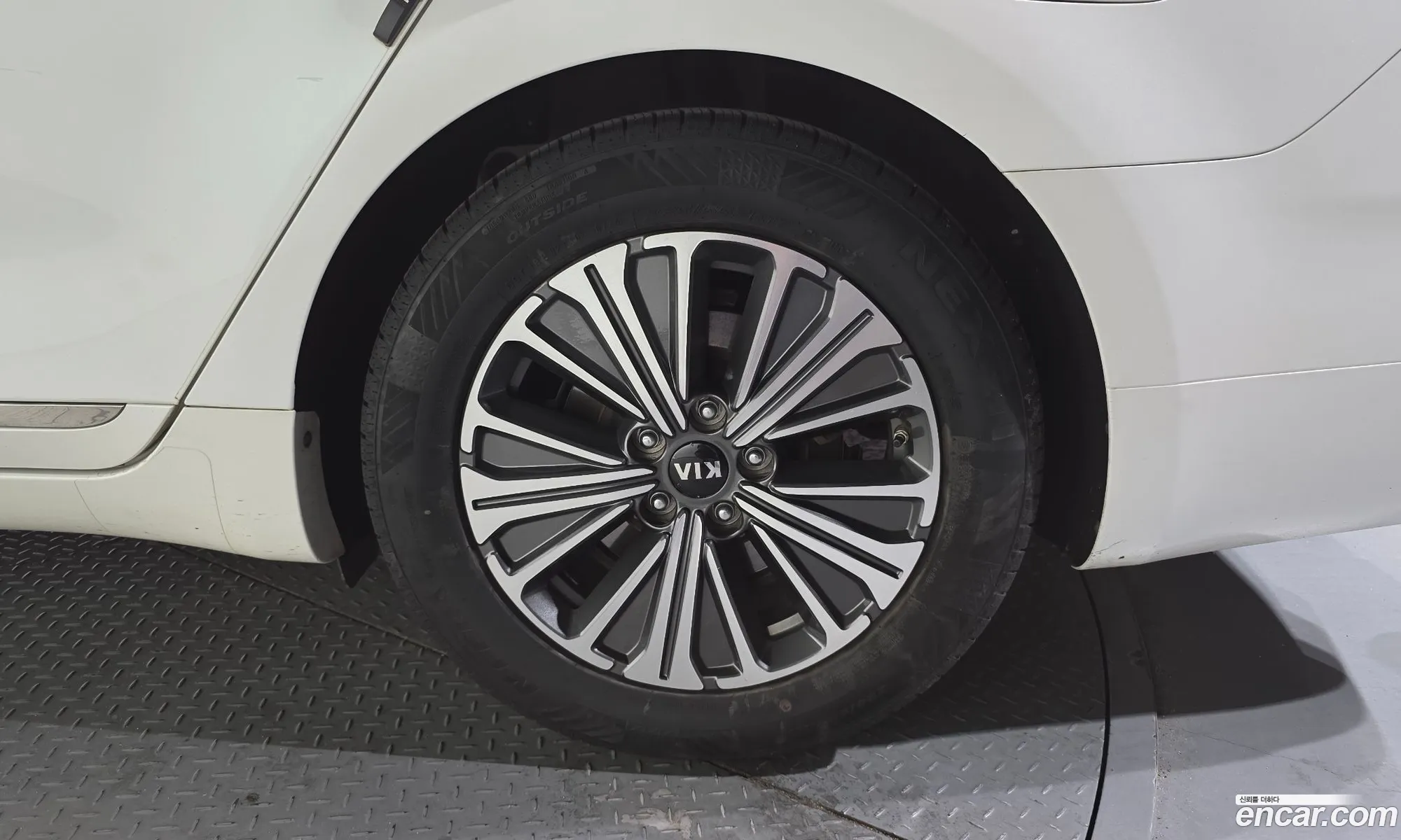 Kia K7 Premier Hybrid 2019 — 24