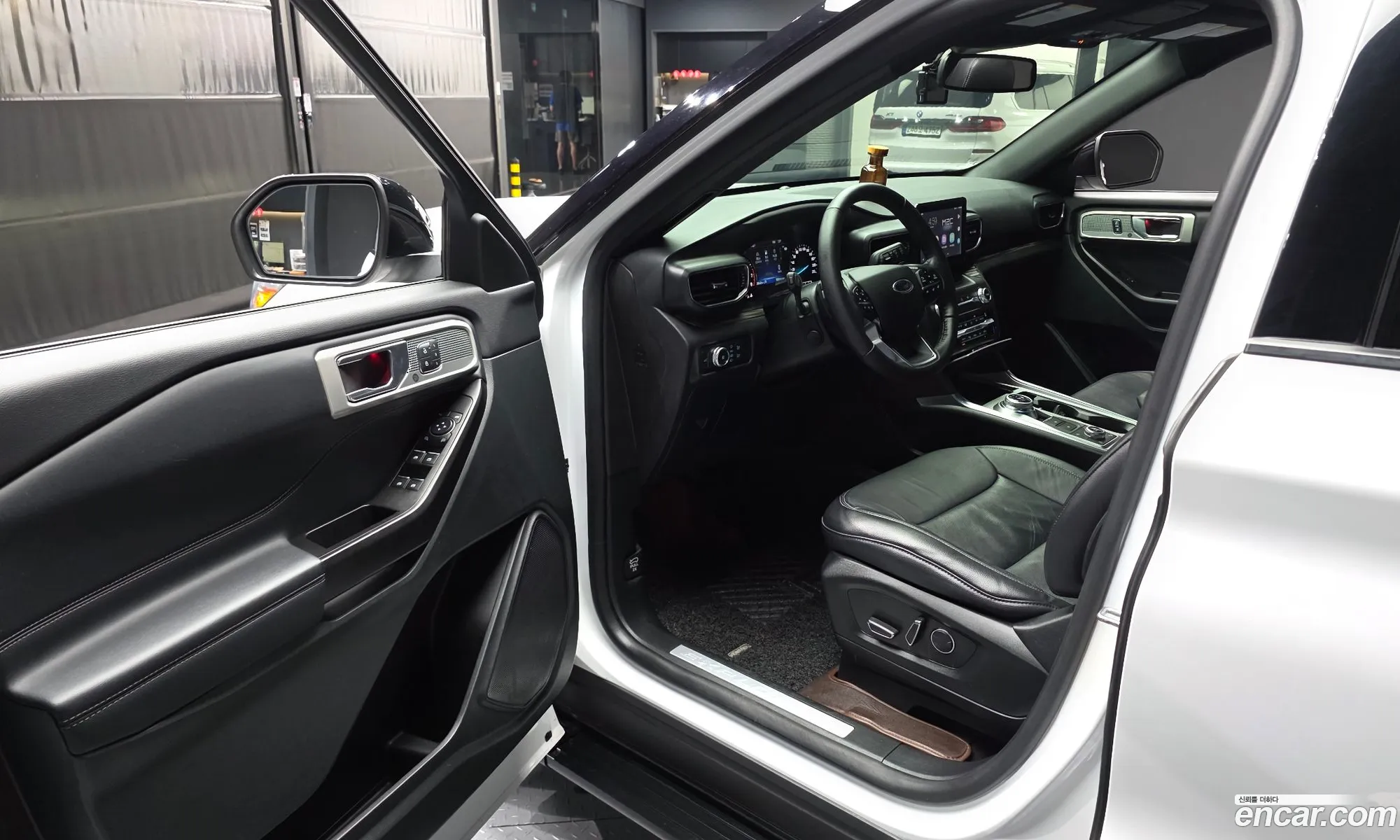 Ford Explorer 6th Gen 2020 1FMSK8FH8LGB95917 — 10