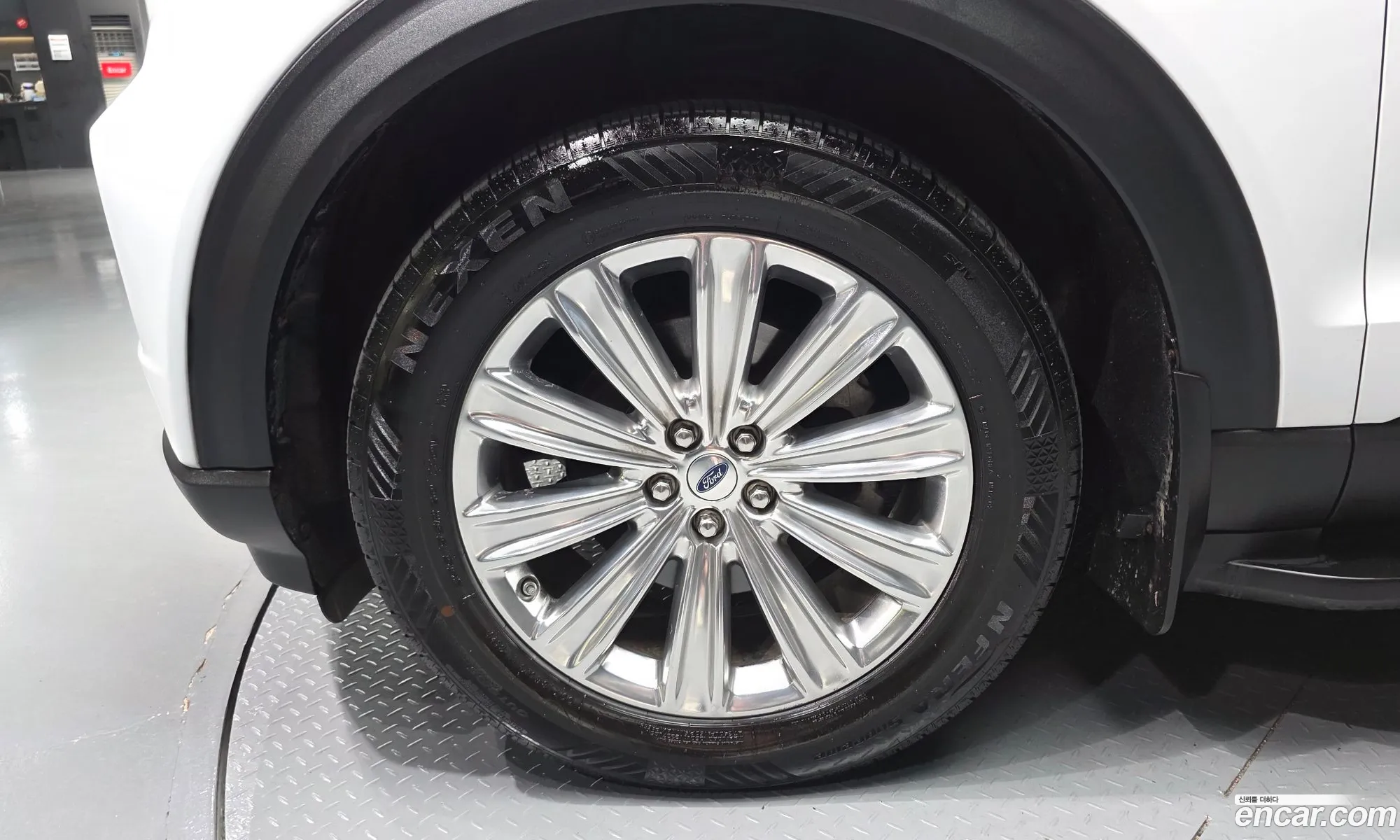 Ford Explorer 6th Gen 2020 1FMSK8FH8LGB95917 — 4