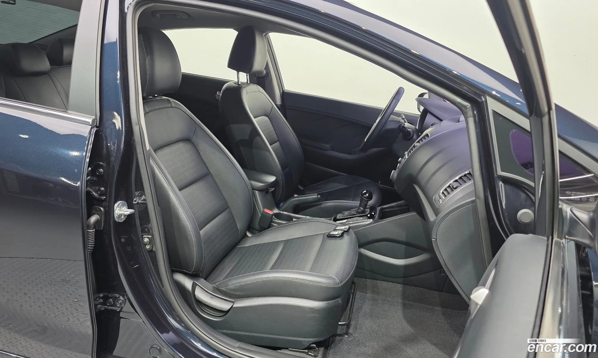 Kia K3 2015 KNAFK412BGA943376 — 24