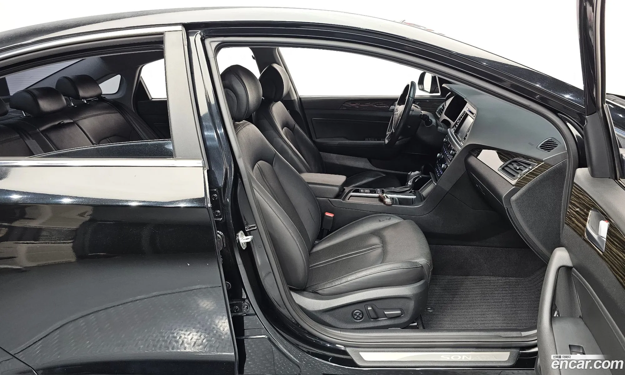 Hyundai LF Sonata 2015 KMHE341CBGA210482 — 25
