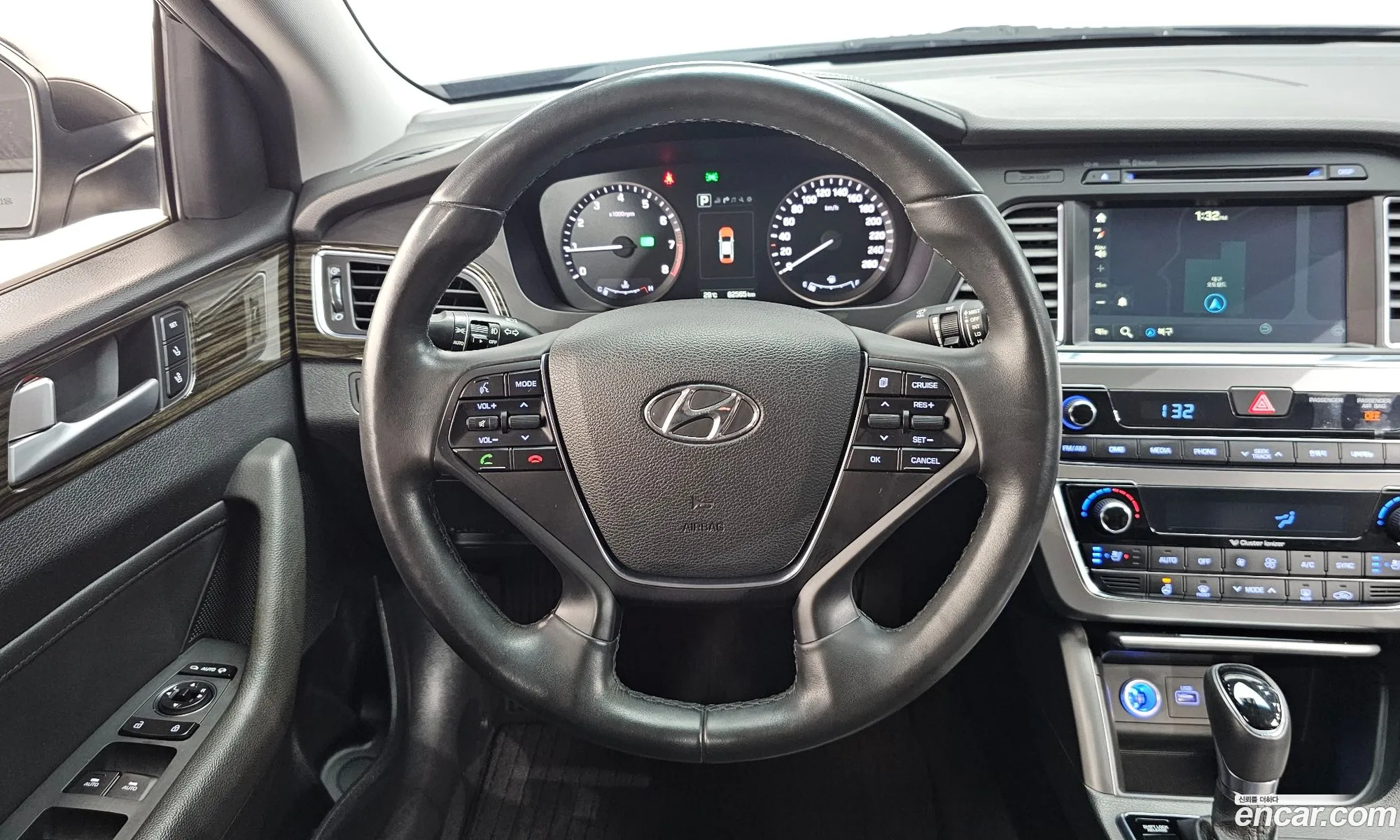 Hyundai LF Sonata 2015 KMHE341CBGA210482 — 29