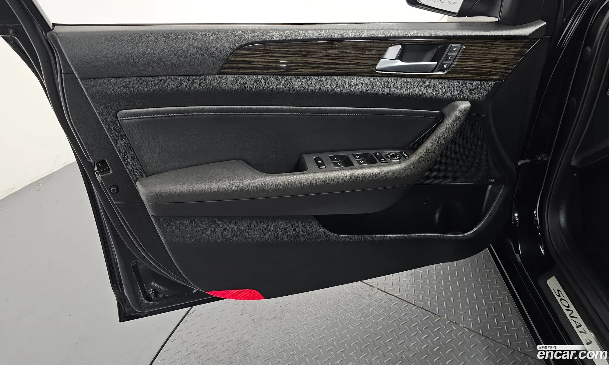 Hyundai LF Sonata 2015 KMHE341CBGA210482 — 16