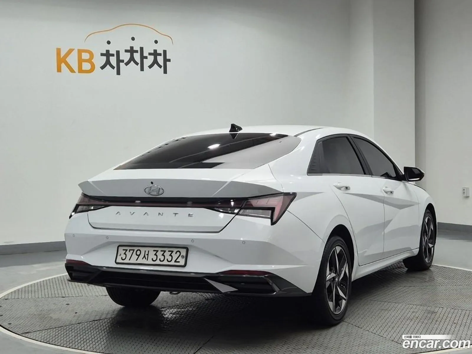 Hyundai Elantra 2020 — 17